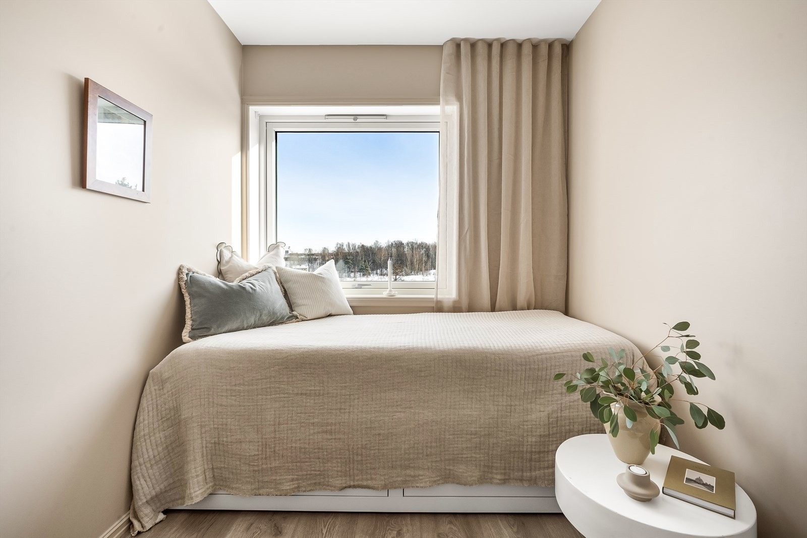 Soverom 2 som egner seg utmerket til gjesterom/kontor. Galleribilde