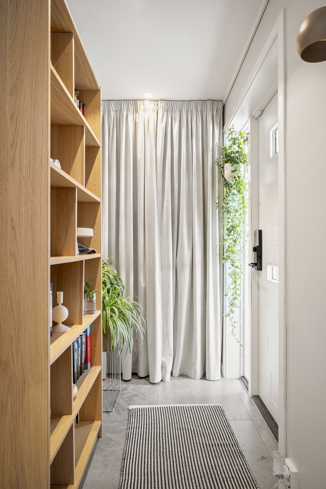 Egen entré i underetasjen gir praktisk og adskilt adkomst. Galleribilde