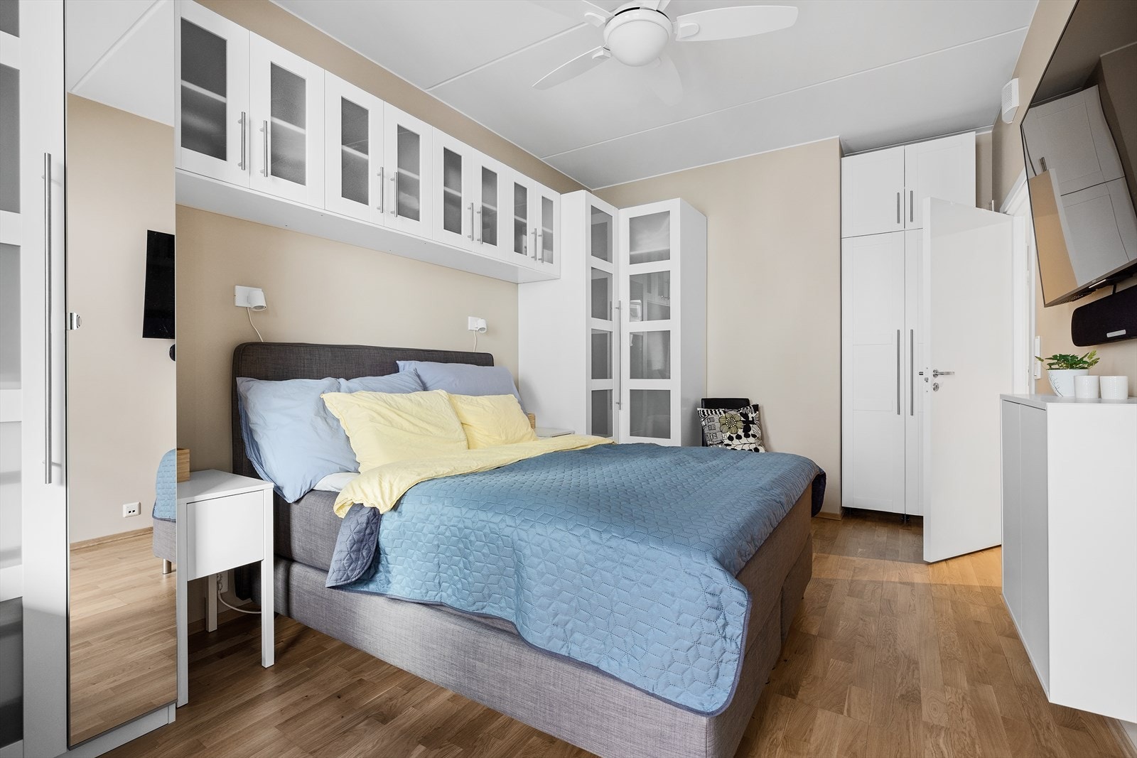 Hovedsoverom med garderobe og god gulvflate. Galleribilde