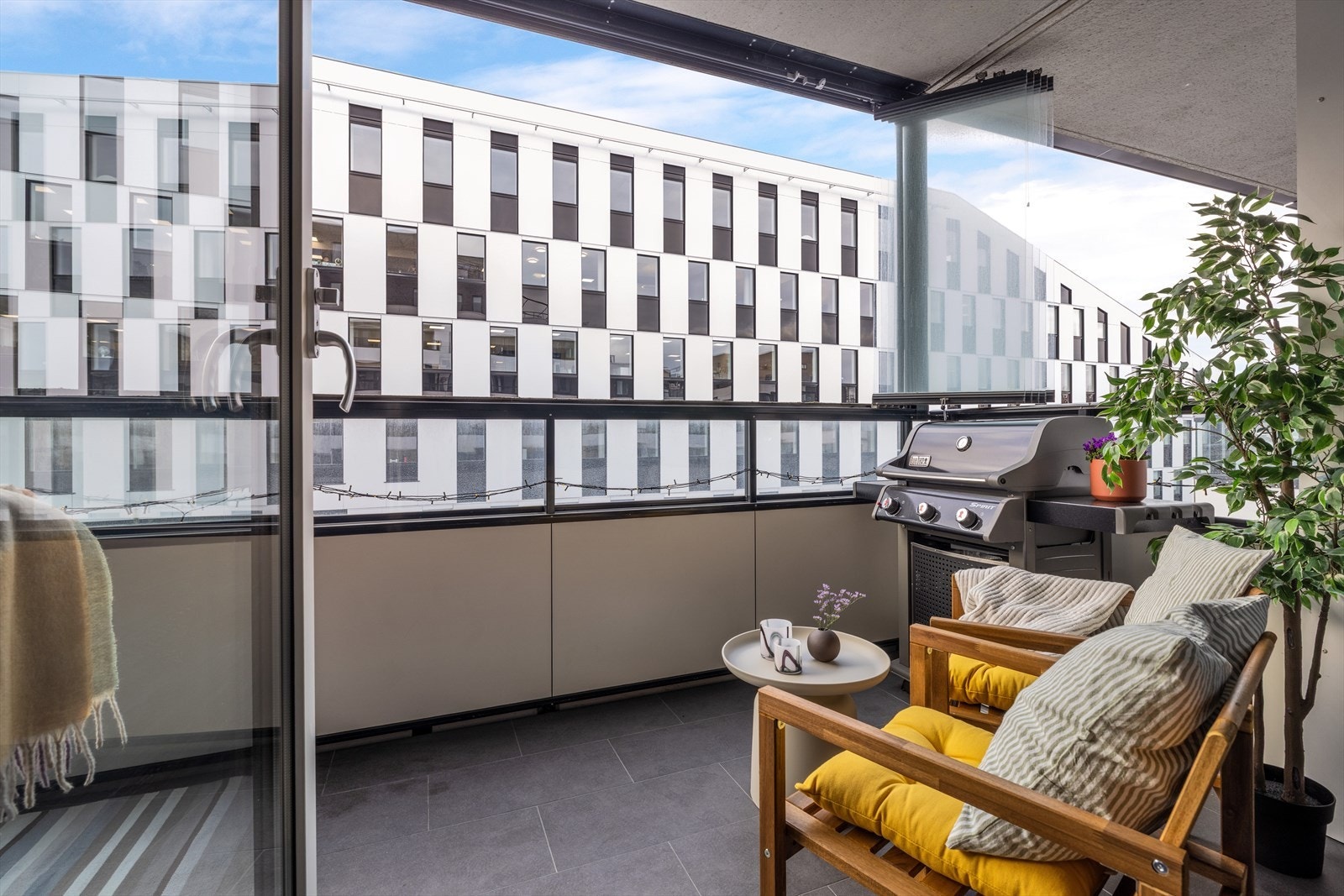 Balkongens loungehjørne - et trivelig sted å trekke ut. Galleribilde