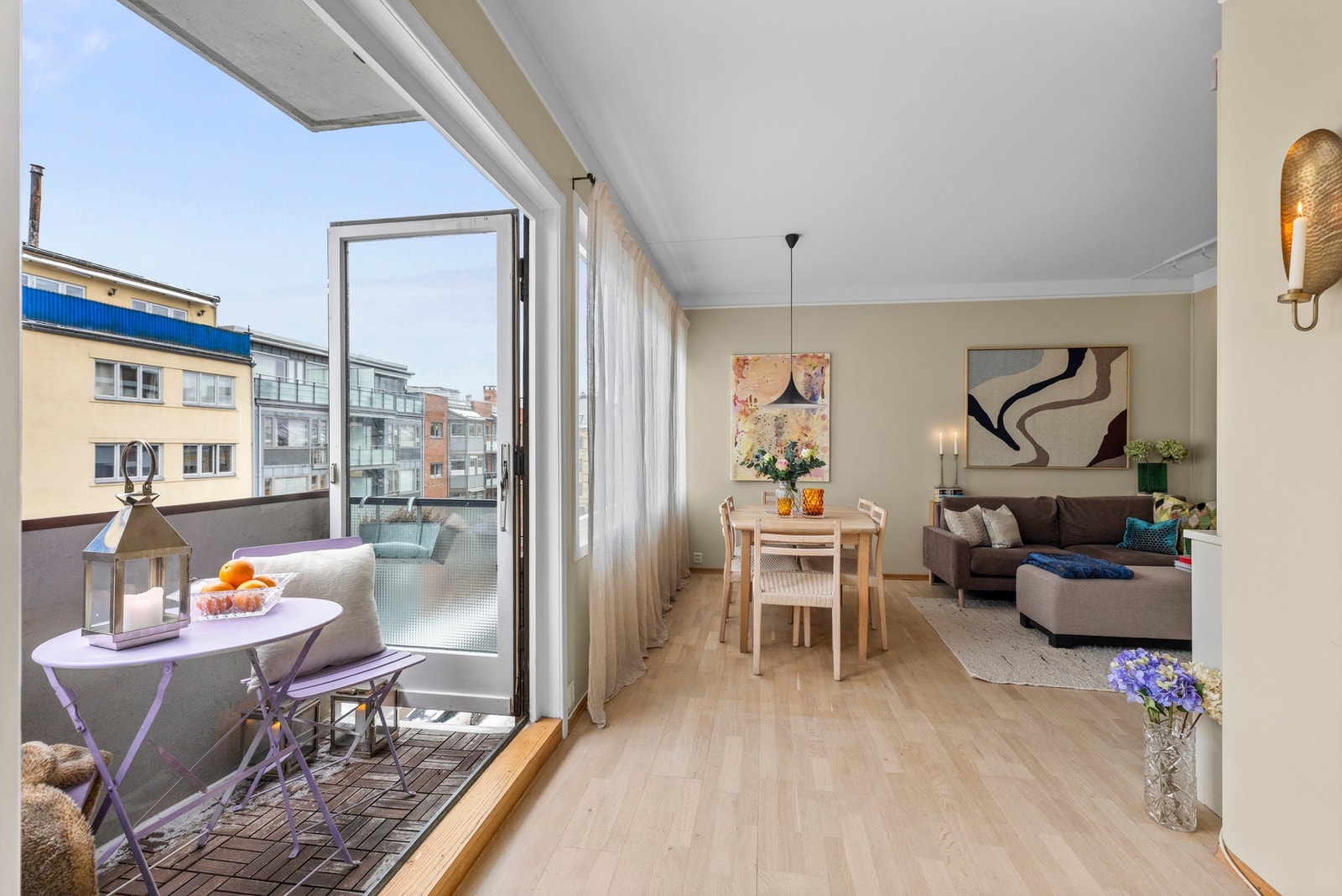 Velkommen til en innbydende og arealeffektiv 2-roms sentralt beliggende på Majorstuen. Galleribilde