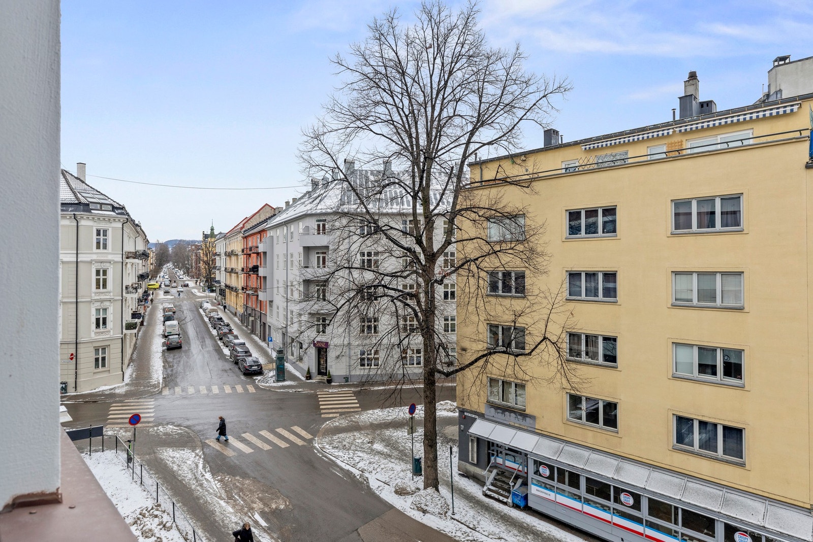 Med beliggenhet i 4. etasje er det luftig utsyn mot attraktive Jacob Aalls gate. Galleribilde