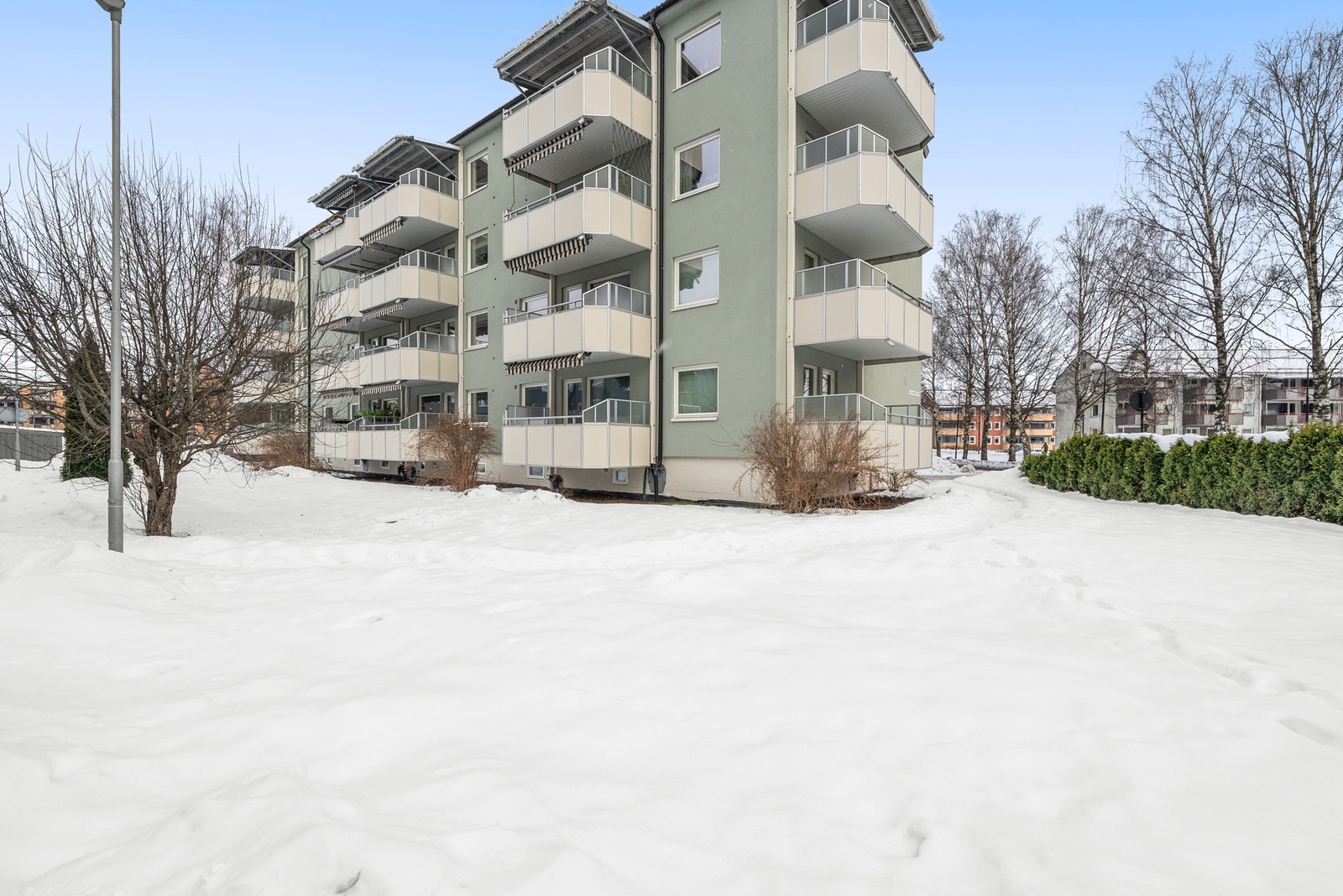 Bygget i en tid hvor romfølelse og funksjon sto i sentrum - gjennomtenkte planløsninger og gode lysforhold som fortsatt oppleves moderne. Galleribilde