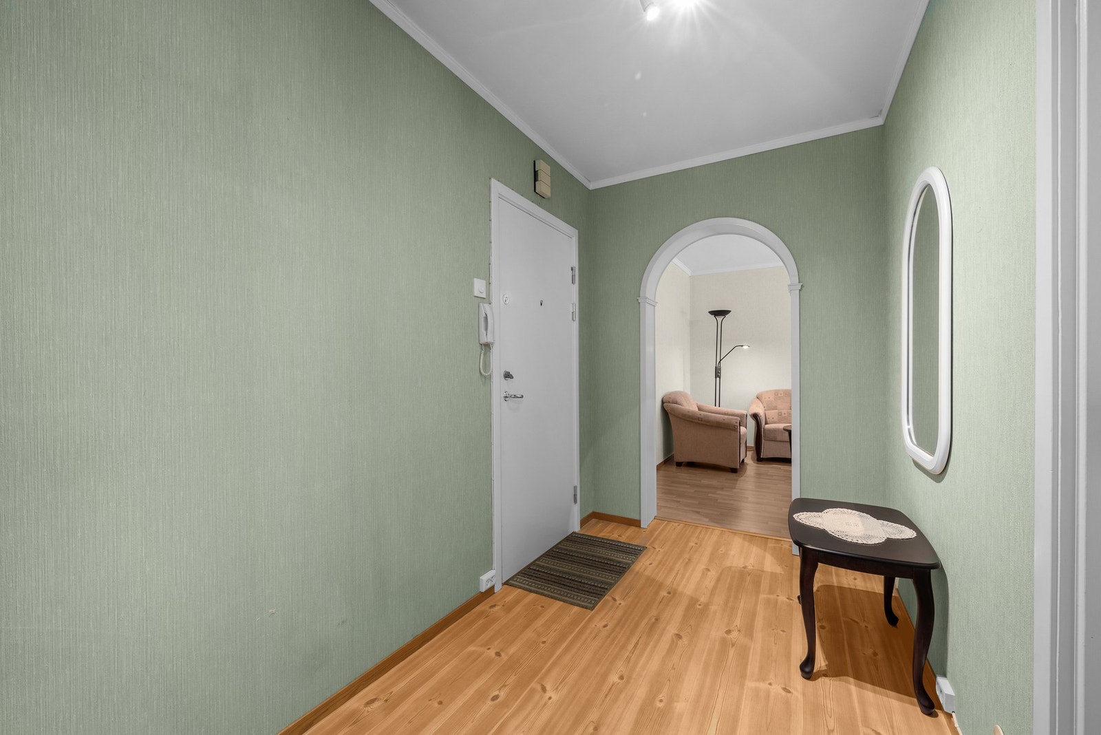 Lyst og trivelig entré med calling anlegg. Galleribilde