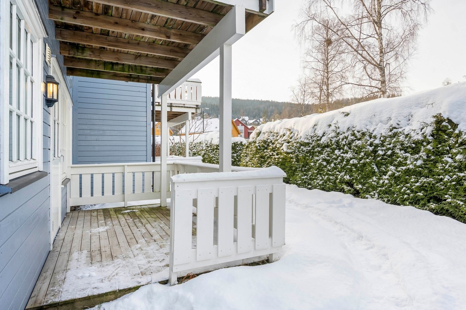 Terrassen fungerer som en forlengelse av stuen på sommerhalvåret. Galleribilde