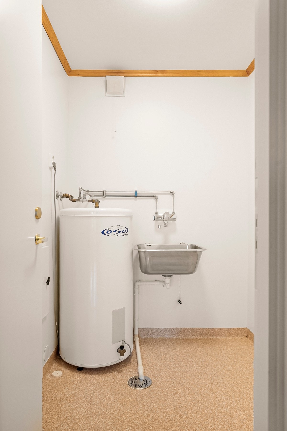 Praktisk bod/teknisk rom som gir ekstra lagringsplass Galleribilde