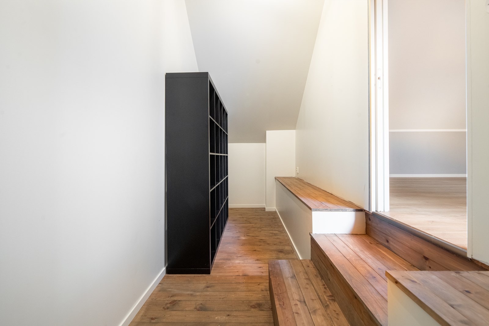 Tilliggende hovedsoverommet er det et praktisk garderoberom. Galleribilde