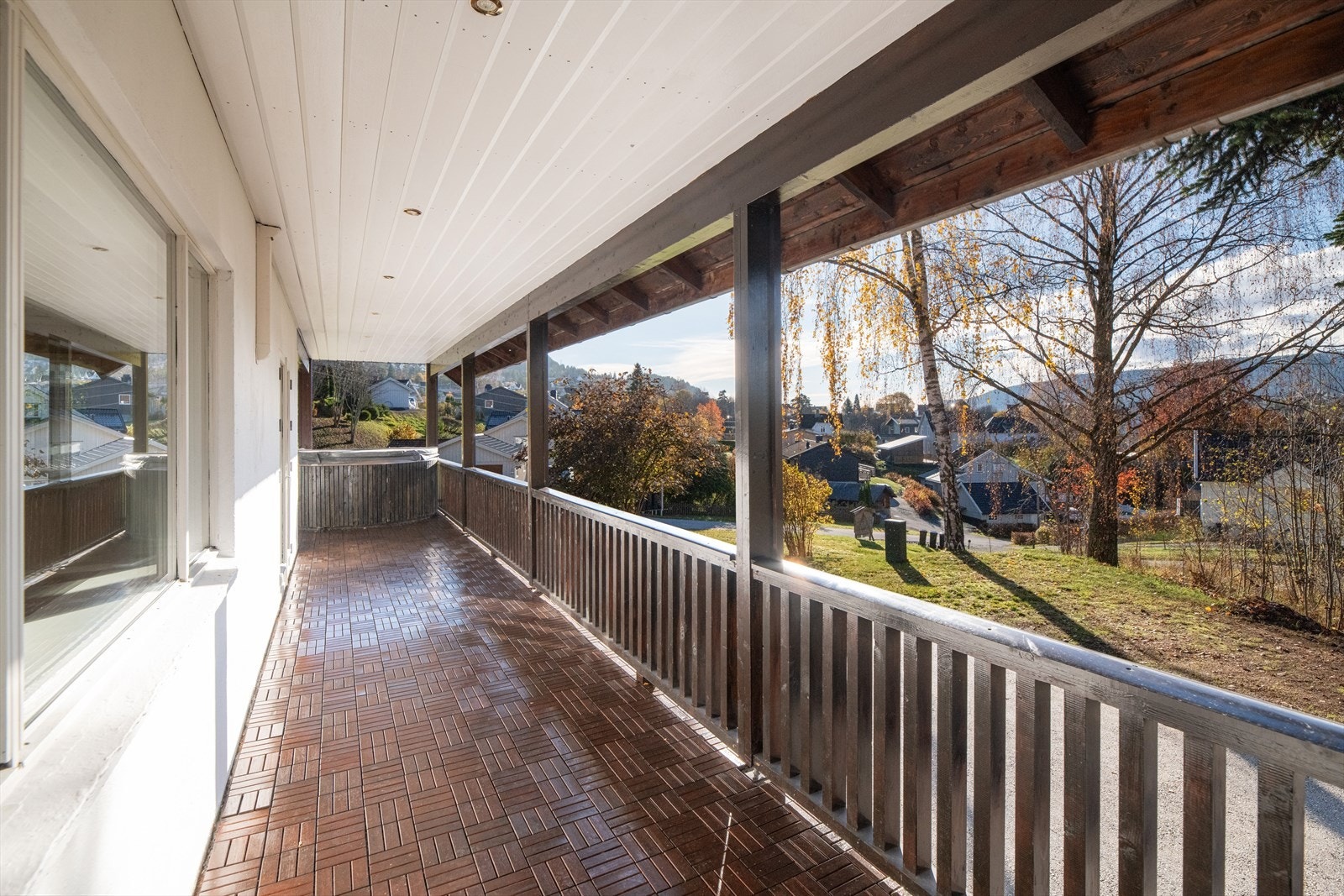 Sætregata 28 har en sentral og attraktiv beliggenhet på Sætre, like utenfor Notodden sentrum. Galleribilde