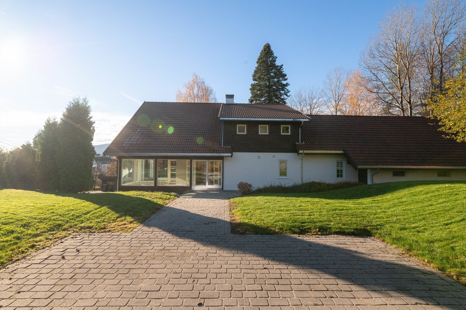 Eier opplyser at dreneringen er fra 2007 og ble utført i sammenheng med påbygg på boligen. Galleribilde