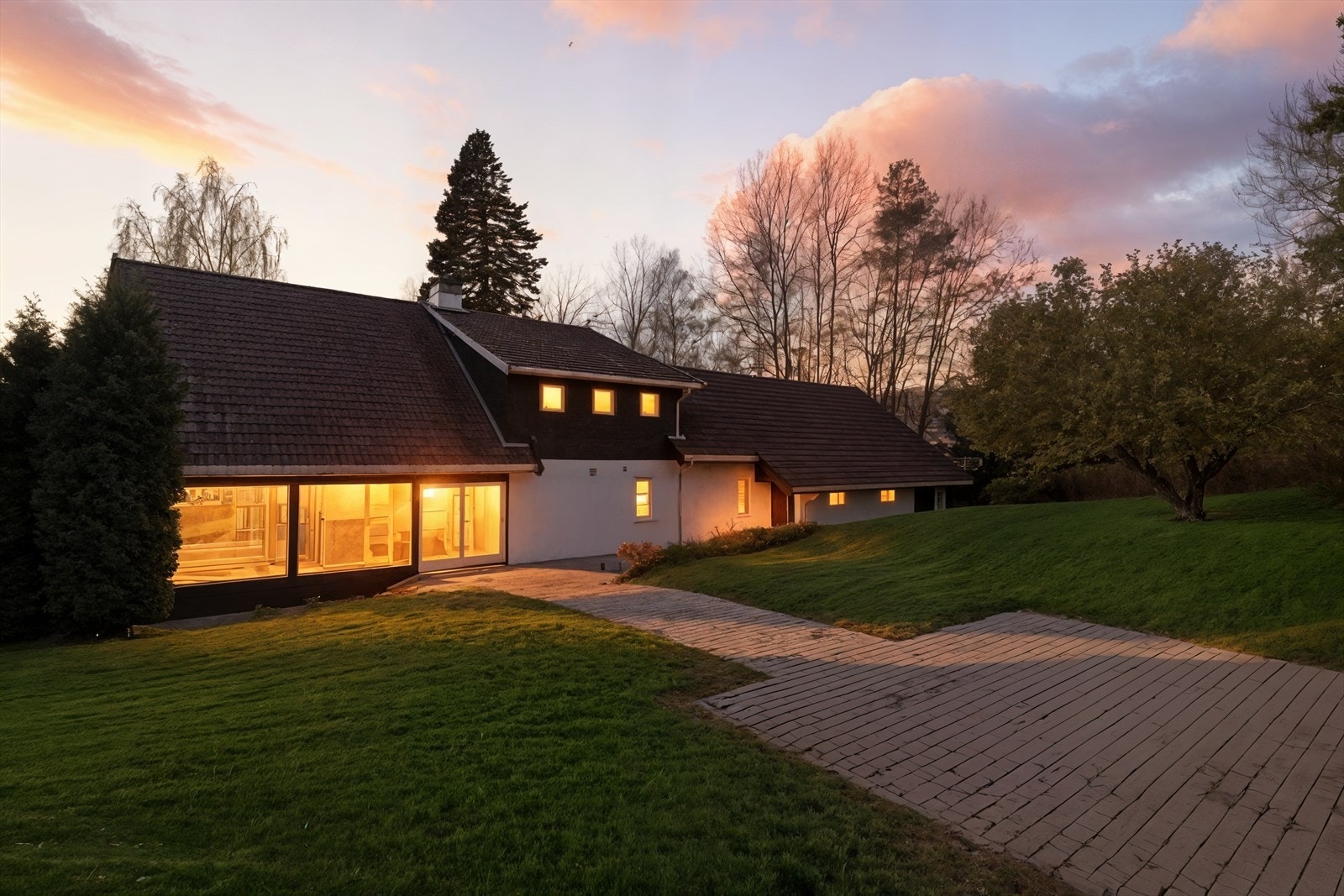 EiendomsMegler1 v/ Guro Borsodi Bakka presenterer Sætregata 28!
Foto: Inbovi Galleribilde