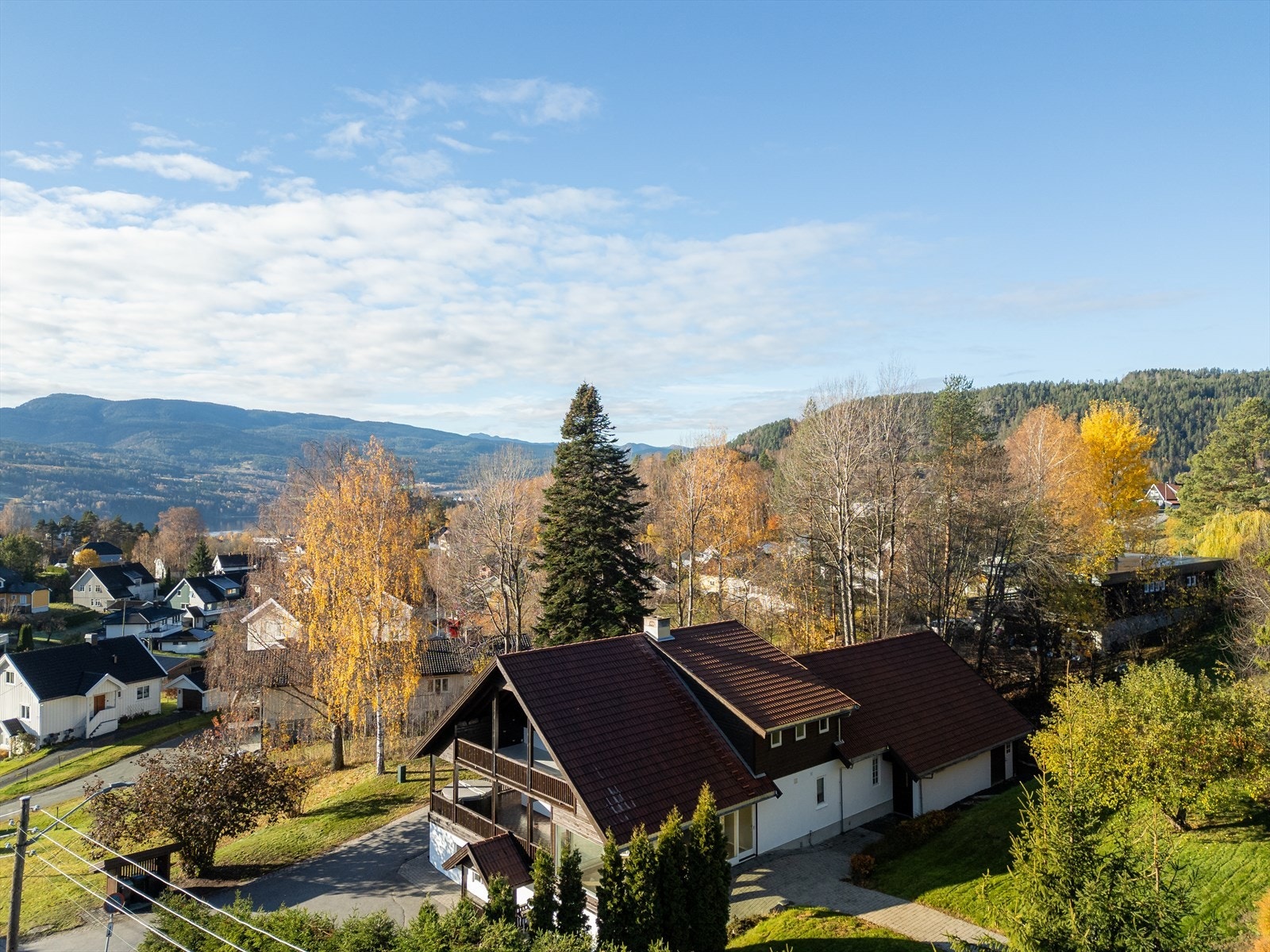 Sætreåsen barnehage og Sætrebo barnehage ligger også i boligens nærområde. Galleribilde