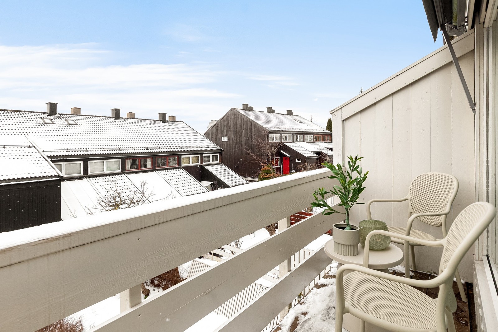 Fra stuen har du direkte utgang til solrik, sydvestvendt balkong på 5 m². Galleribilde