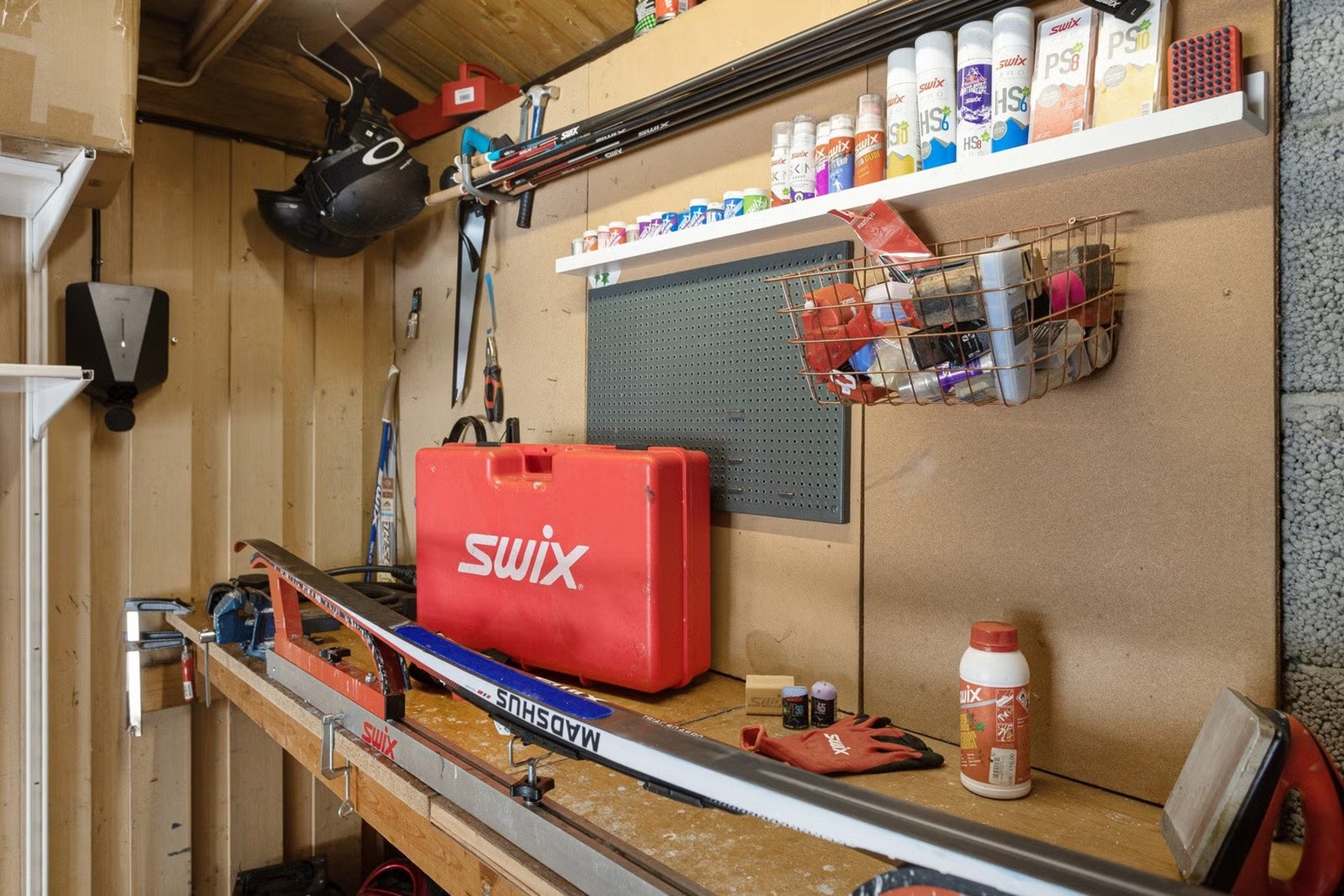 På vinteren kan du enkelt komme deg på ski med enten tog, buss, trikk eller bil. Da trengs eget smørebord! Galleribilde