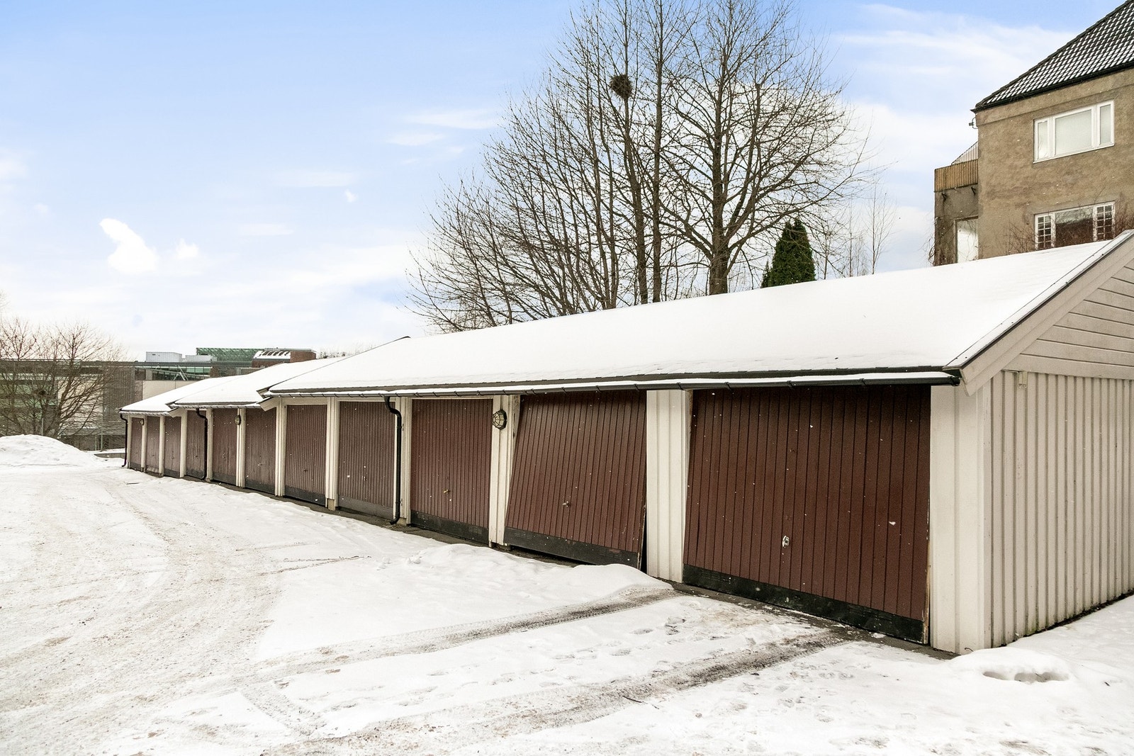 Mulighet for egen gjestparkeringsplass ved ledighet. Galleribilde