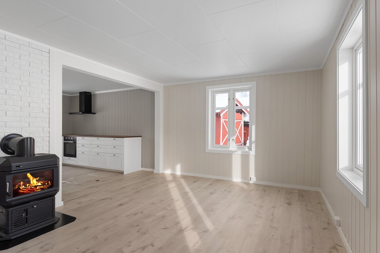 Stue, spisestue og kjøkken ligger i en åpen og sosial løsning. Galleribilde