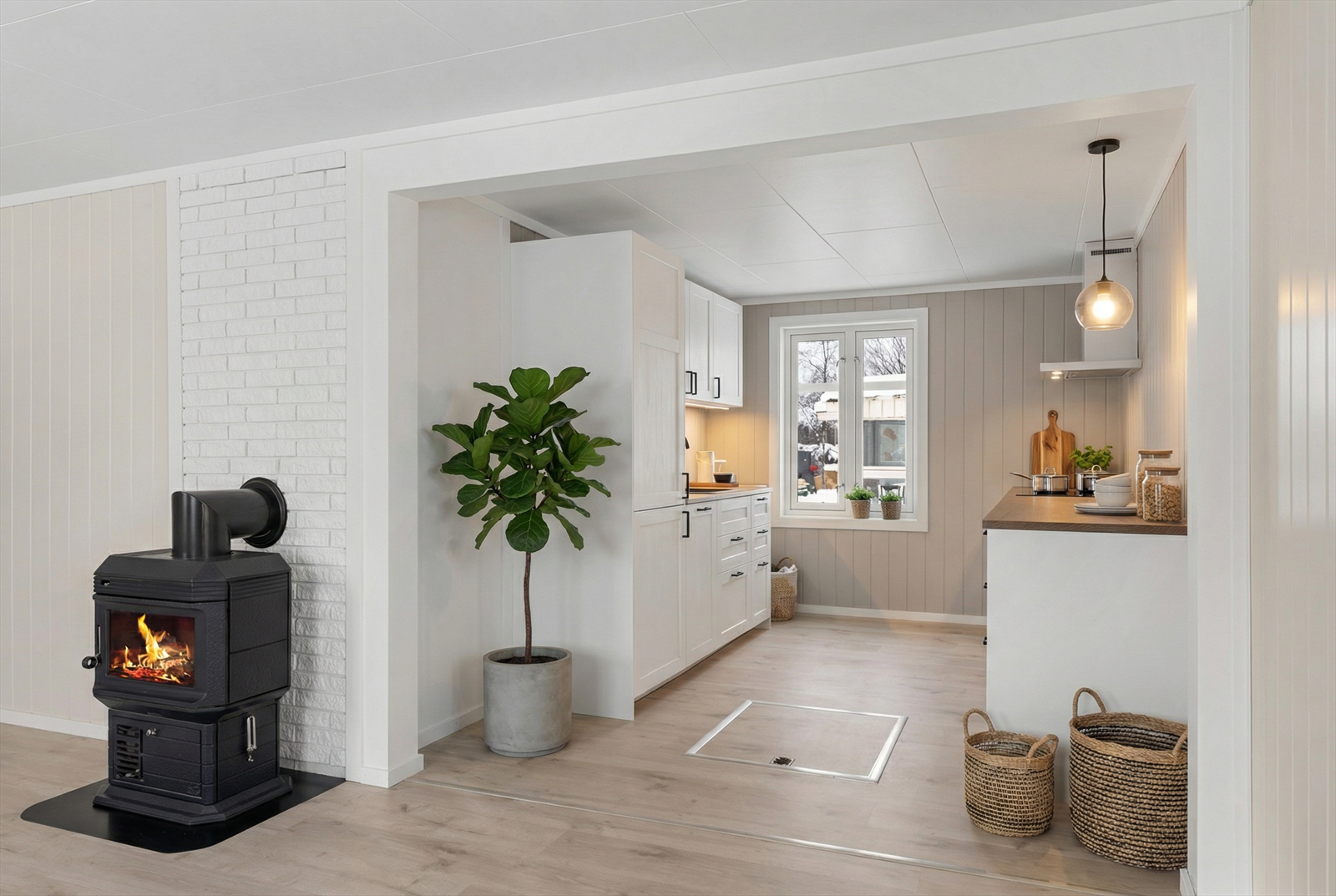 Velkommen inn - Boligen er renovert i perioden 2023 - 2025 og holder en lys og innbydende standard. (Digital styling) Galleribilde