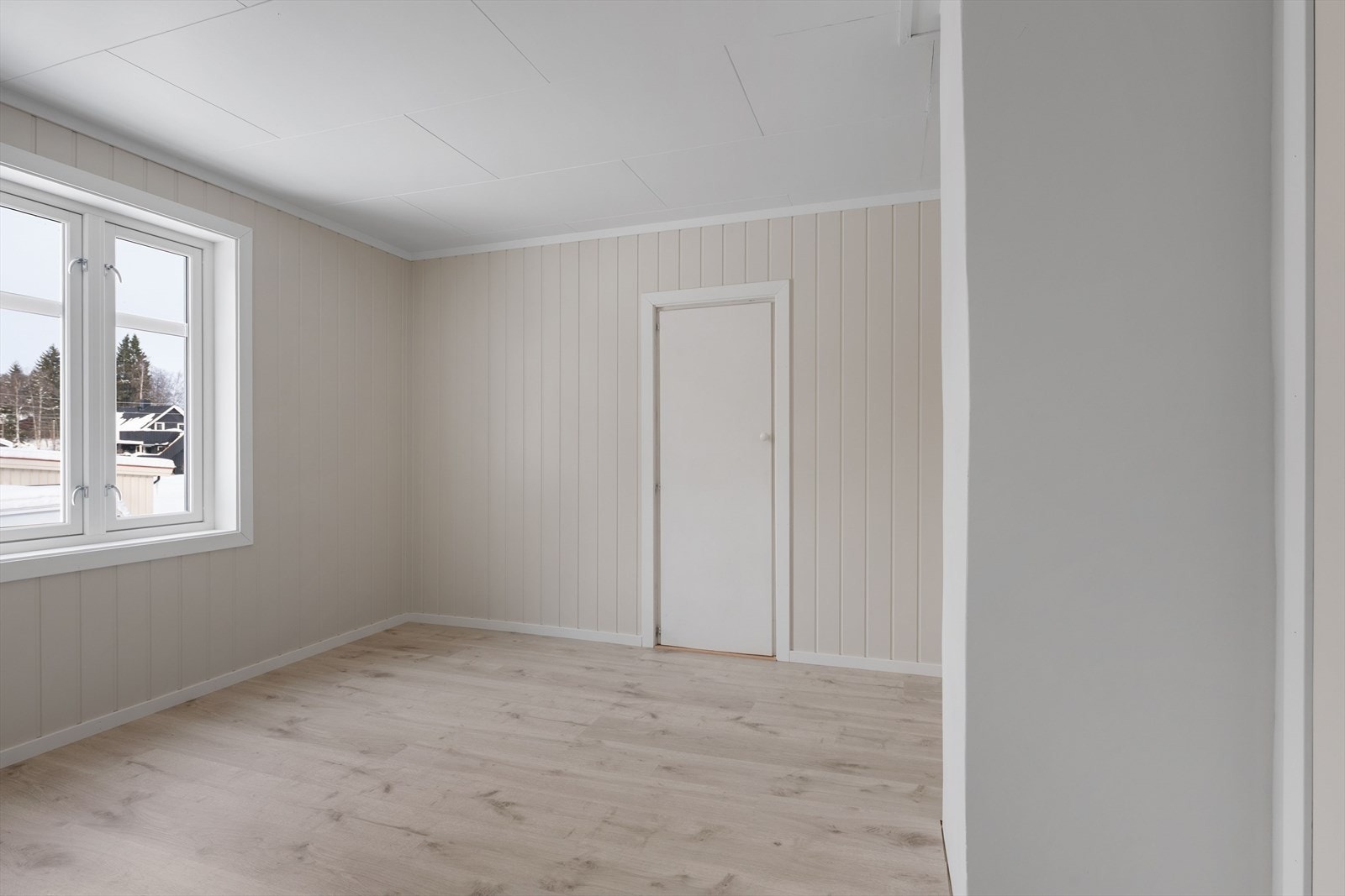 Gjennomgående overflater og "flytt-rett-inn" standard på hele boligen. Galleribilde