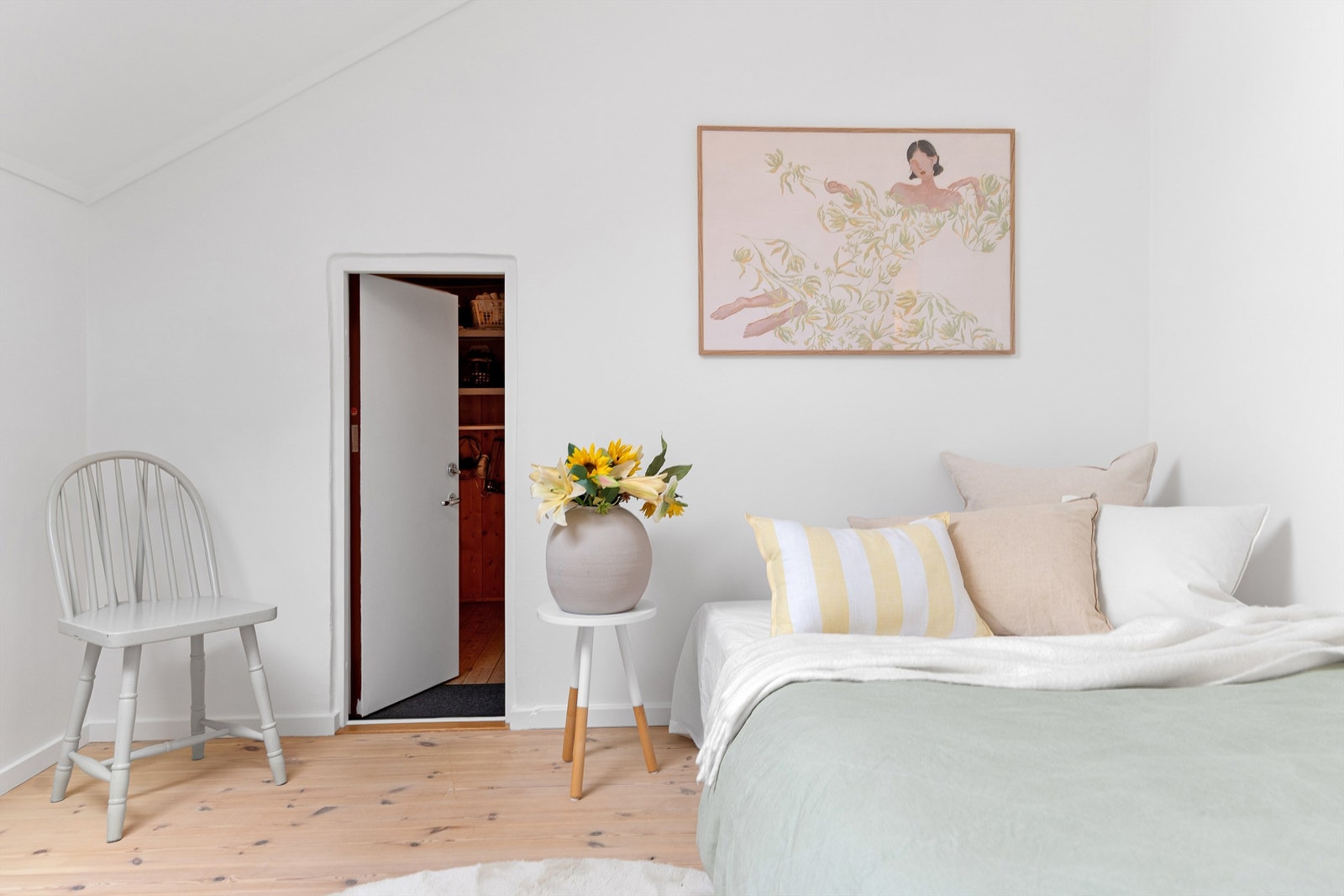 - Her er også en liten dør som gir tilkomst til ene eksterne boden - Galleribilde