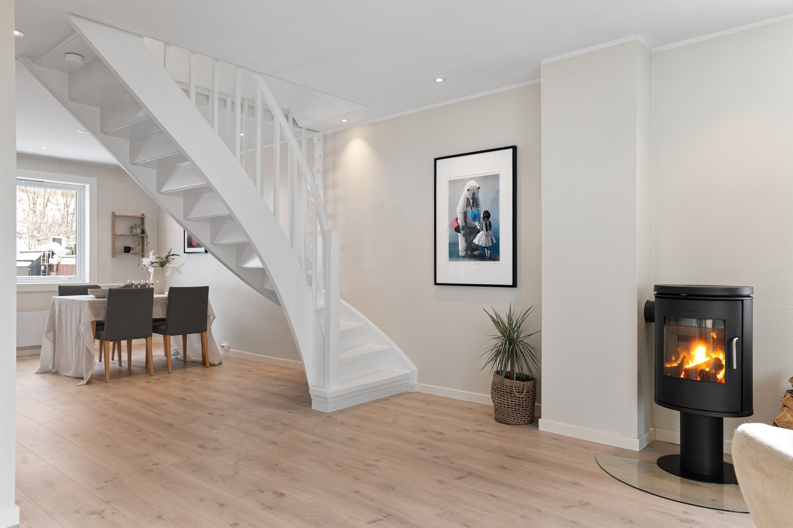 - Tar vi turen opp i 2. etasje finner vi soverommene - Galleribilde