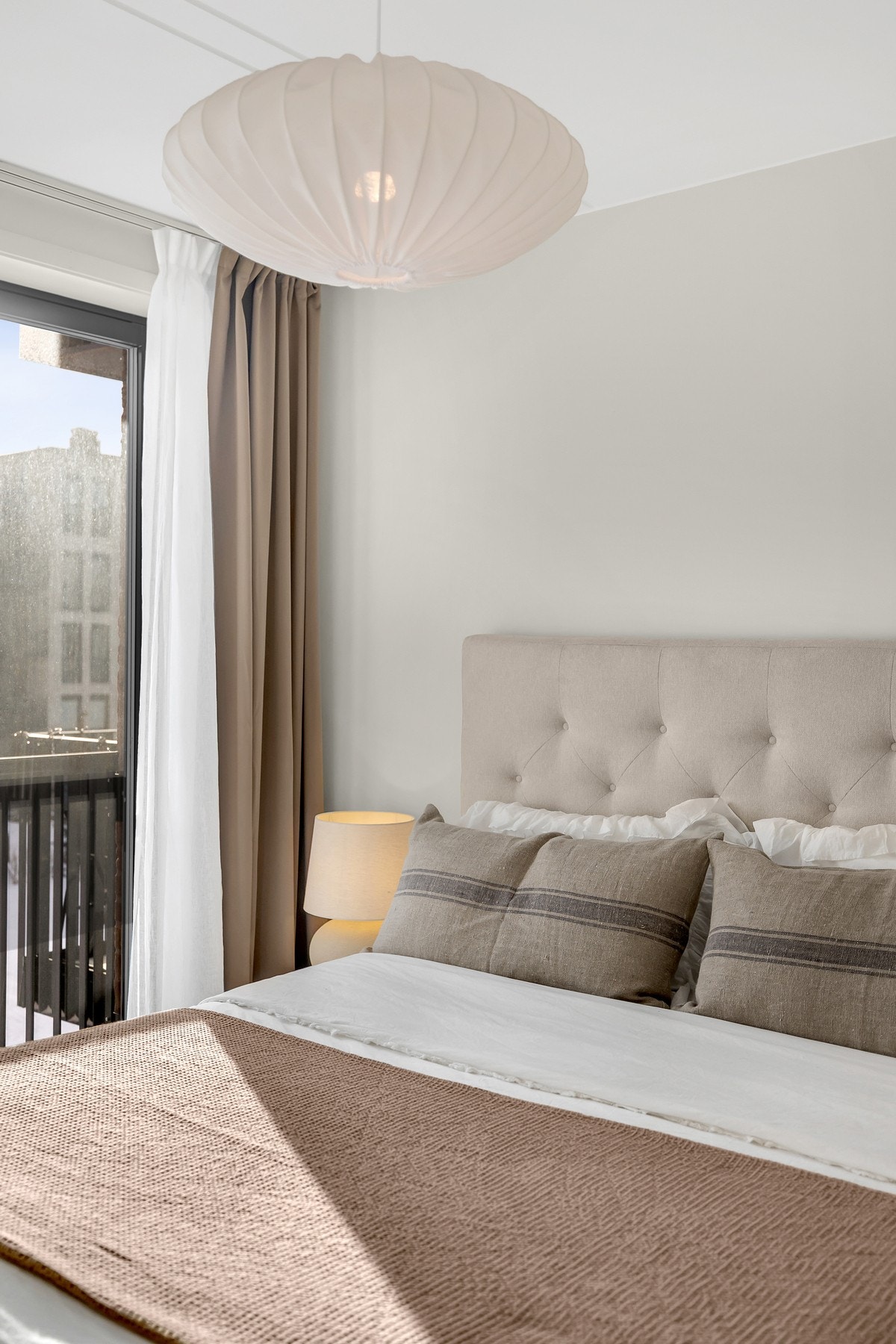 Også her har du store vindusflater som sikrer godt med naturlig lys. Galleribilde