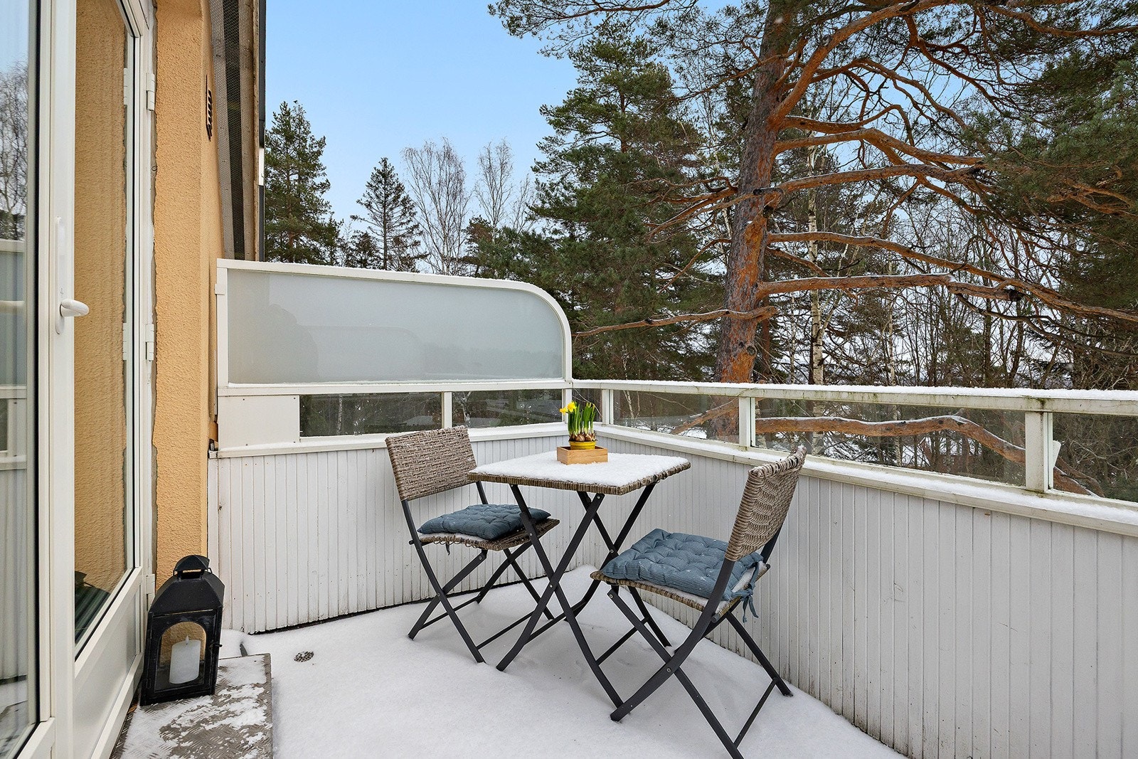 Balkong i vinterpels Galleribilde