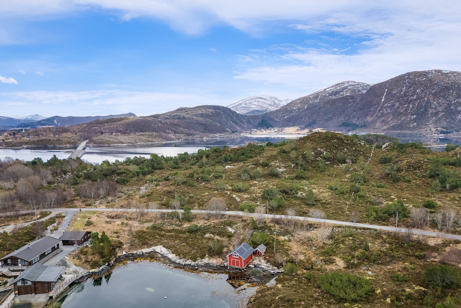 Møremegling ved Brynjar S. Bergesen presenterer dette tomteområdet på Nautøya. Galleribilde