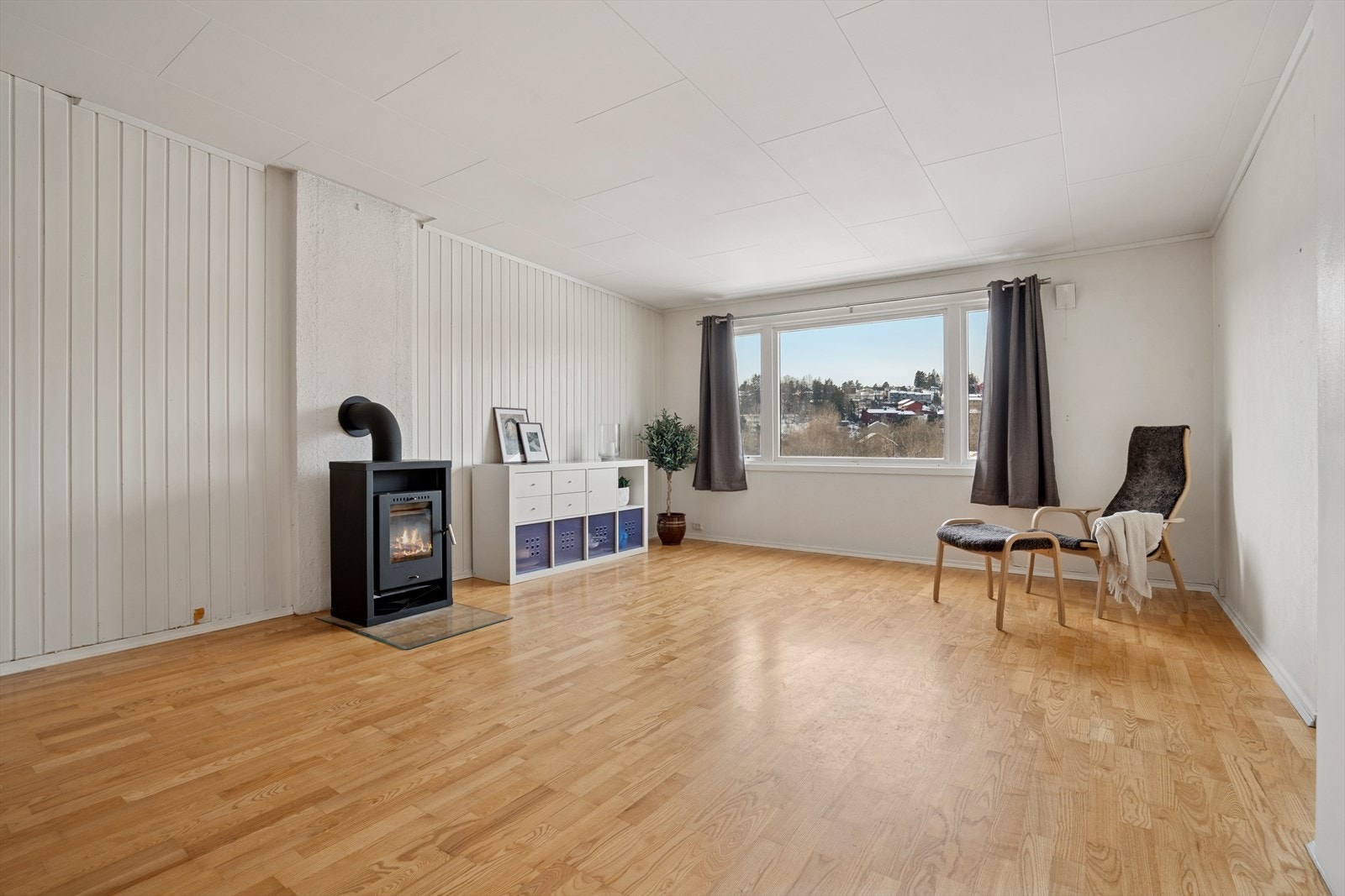 Tor Kristian Grindaker v/DNB Eiendom har glede av å presentere en lys 2-roms leilighet med god planløsning og stort potensial! Galleribilde