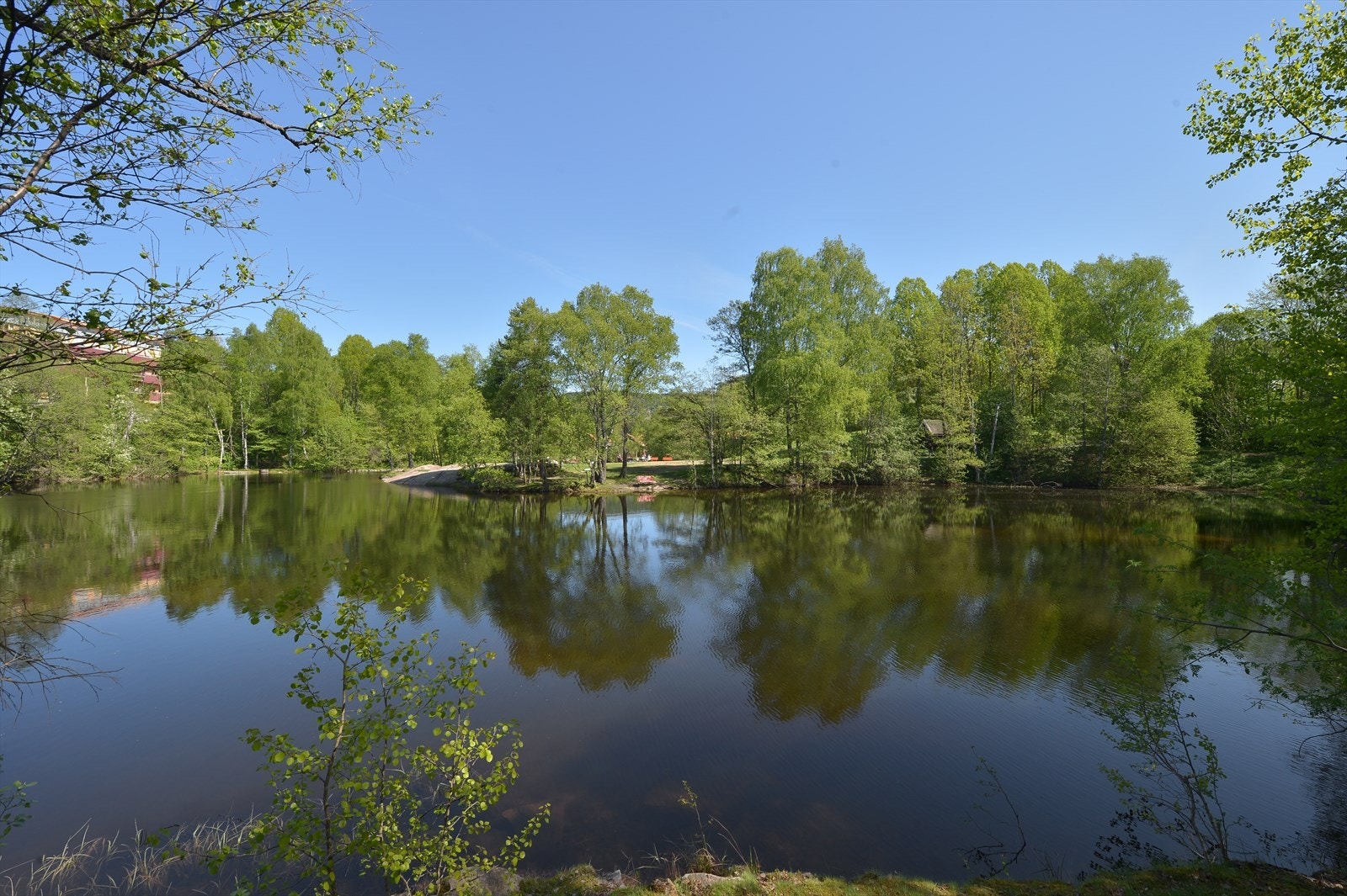 På Frysja er også et populært badested, og du kan følge elven opp til Maridalsvannet og ta runden rundt Galleribilde