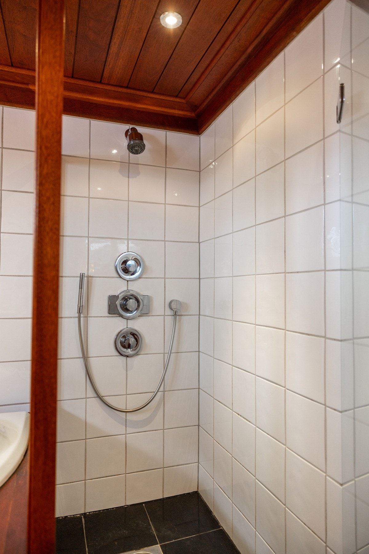 Stor dusjsone ved badekaret. Galleribilde