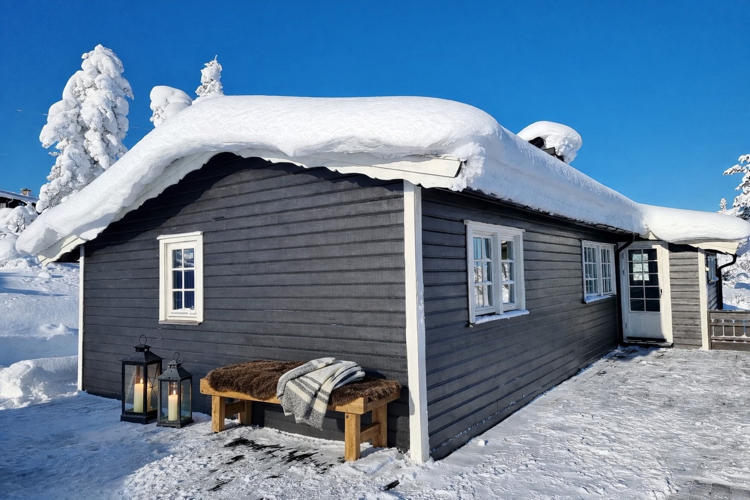 Idyllisk og solrik terrasse Galleribilde