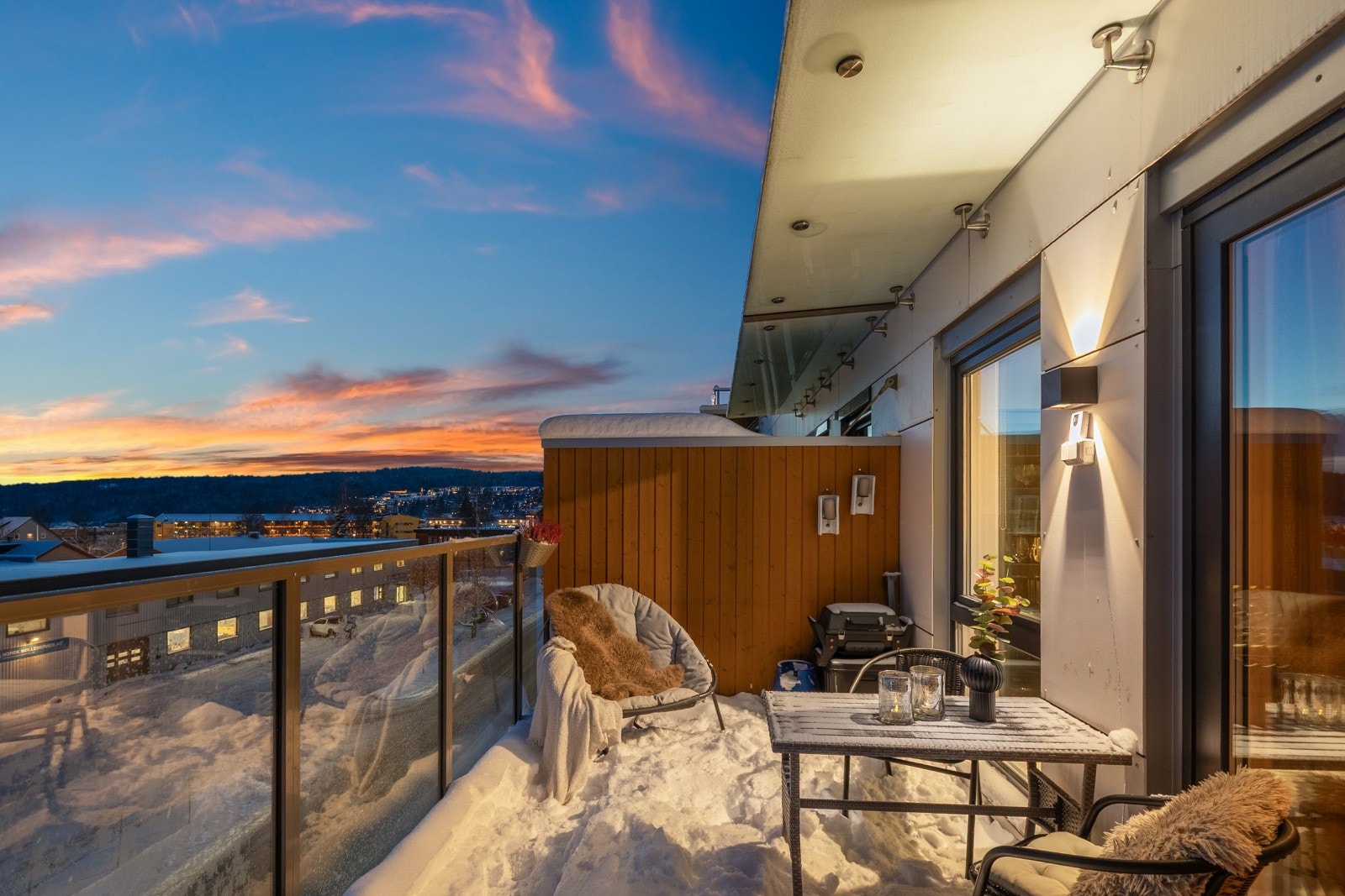 Beliggenheten høyt i bygget gir en luftig følelse og minimalt innsyn - perfekt for deg som ønsker ekstra privatliv. Galleribilde