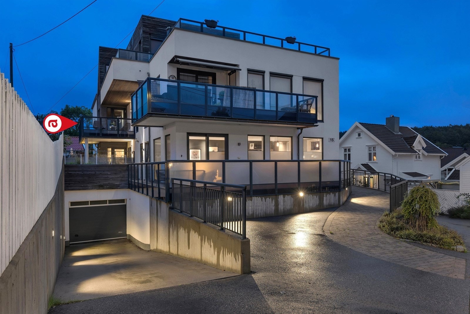 Praktisk nedkjøringsrampe til garasje-kjelleren der du har 1 fast parkeringsplass Galleribilde