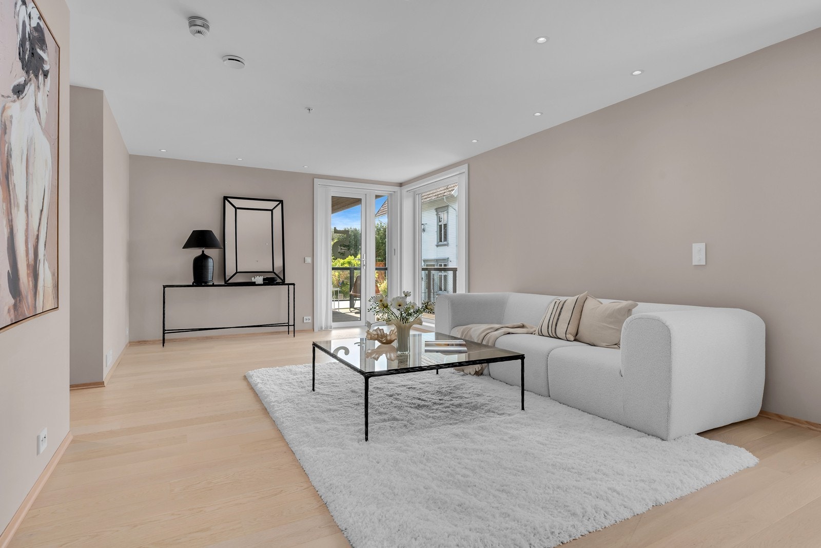 Gode vindusflater gir også rikelig med naturlig lys på dagtid Galleribilde