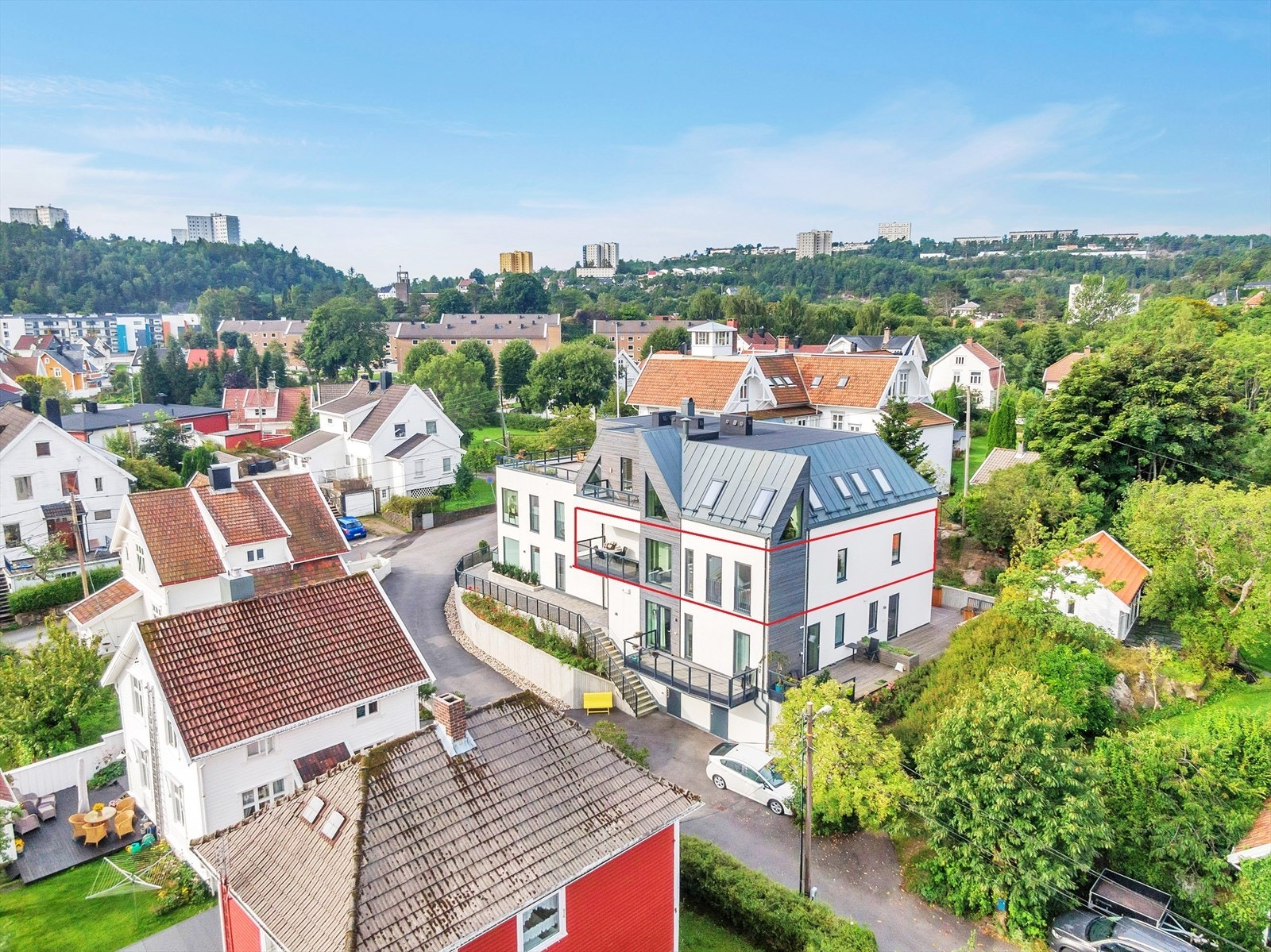 Her har du en sentrumsnær, men tilbaketrukket beliggenhet som gir et godt grunnlag for en fin hverdag Galleribilde