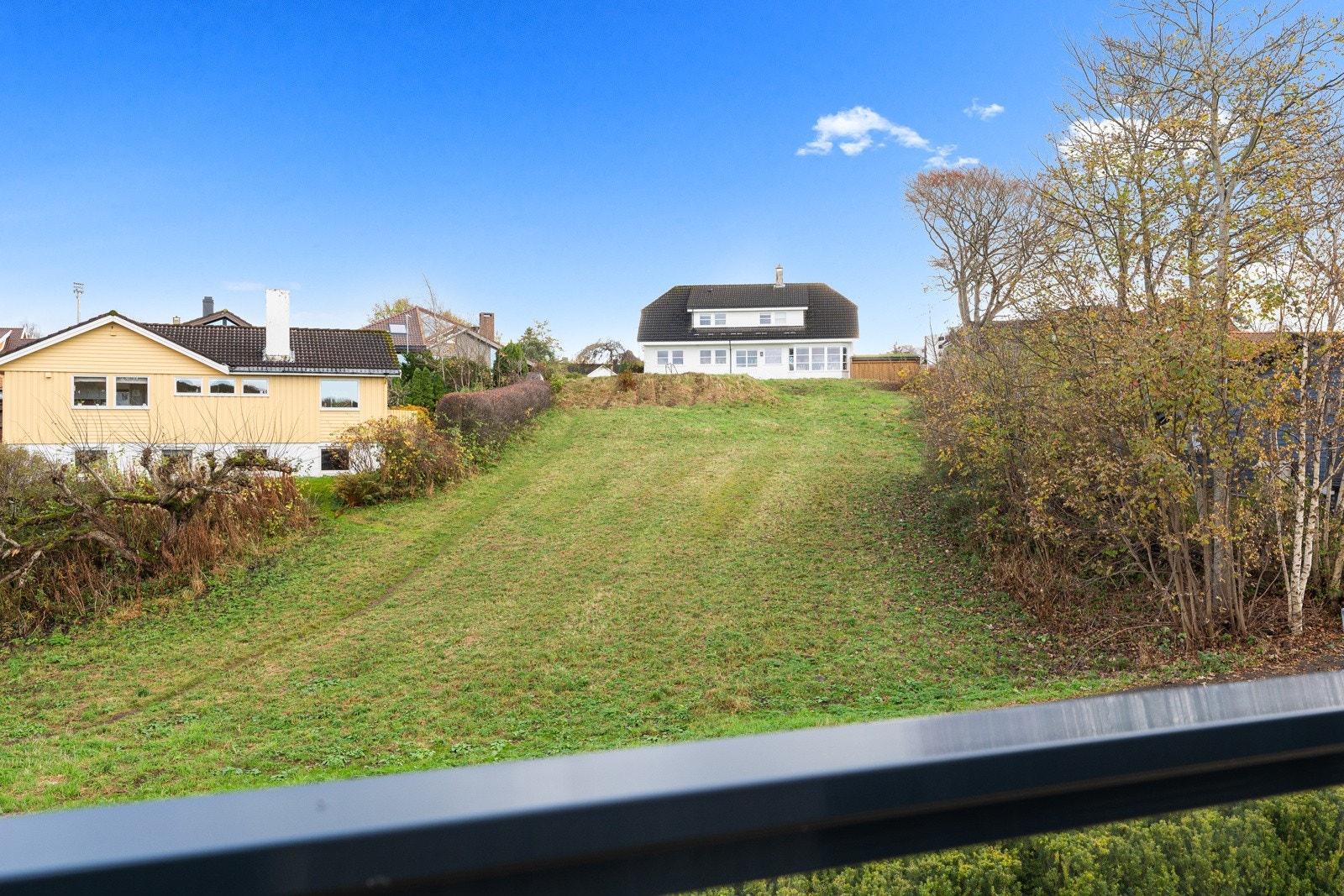 De to barnerommene vender også ut mot balkongen og får derfor godt lys og flott utsyn mot grøntområdet. Galleribilde