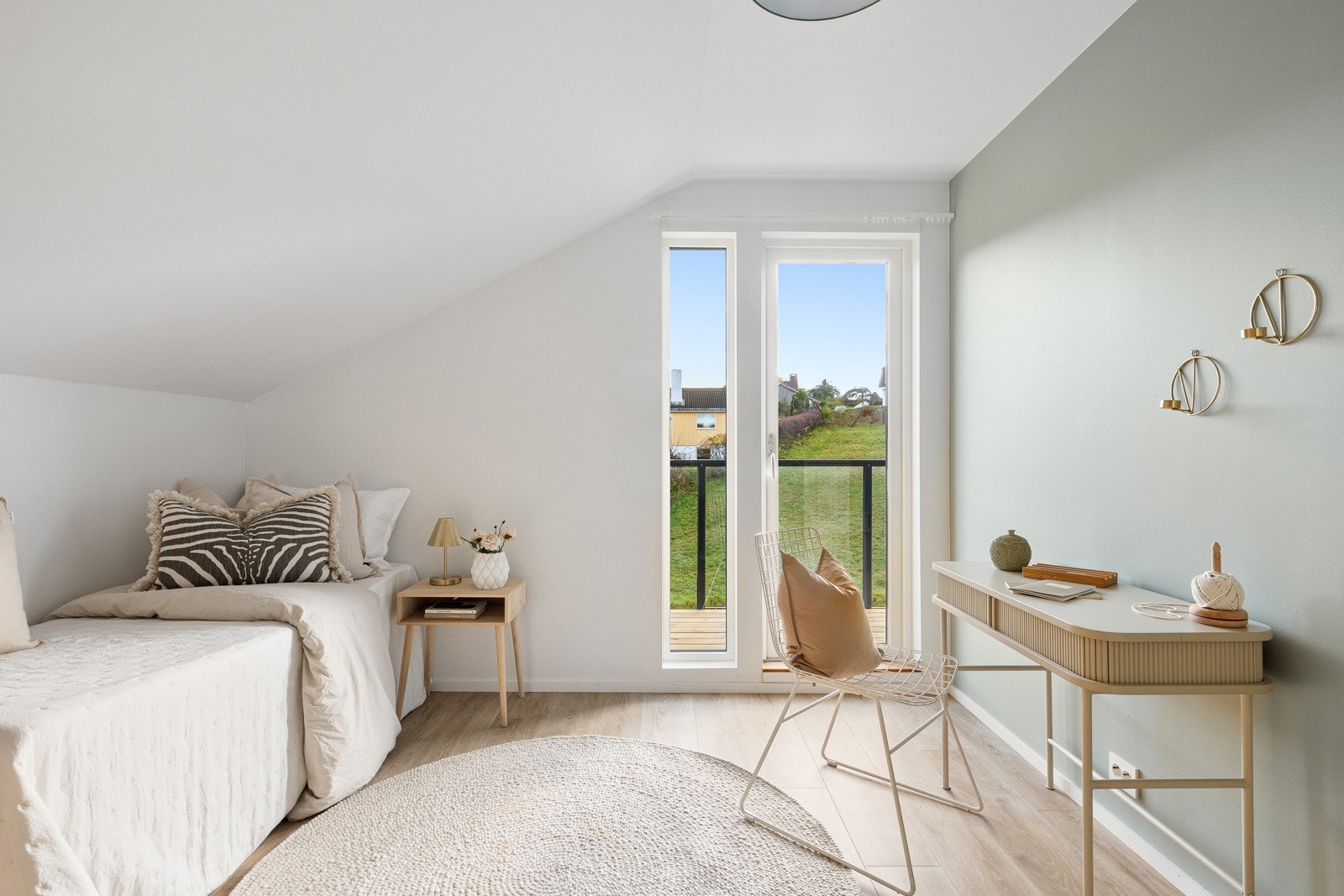 Fra alle soverommene har man utgang til balkong. Galleribilde