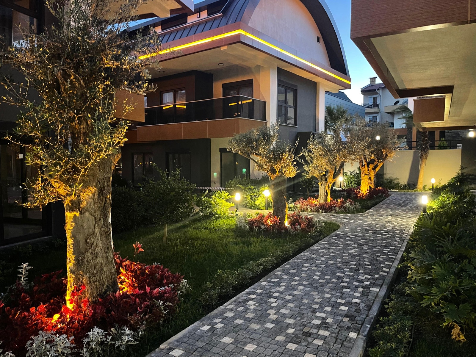 Night time at The Maris Premiere Galleribilde