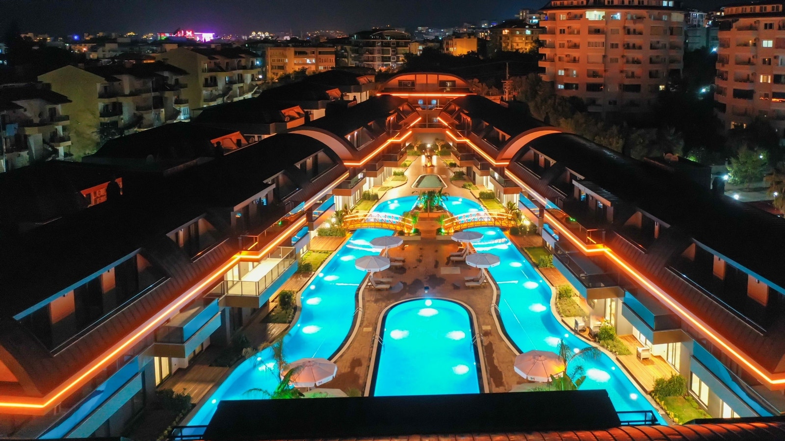 Night time at The Maris Premiere Galleribilde