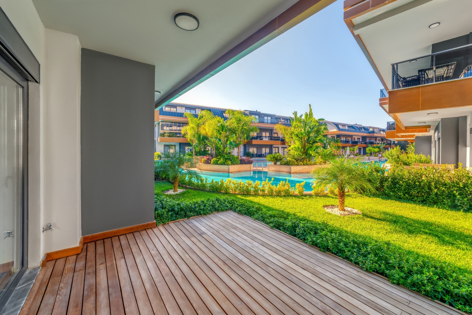 View from balcony towards the pool Galleribilde