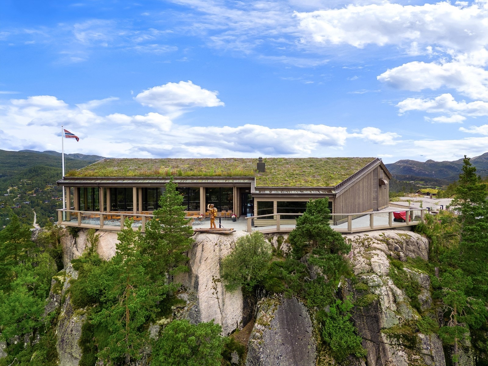 Slottet er blitt et populært tilskudd for både sirdølen og hyttefolket Galleribilde