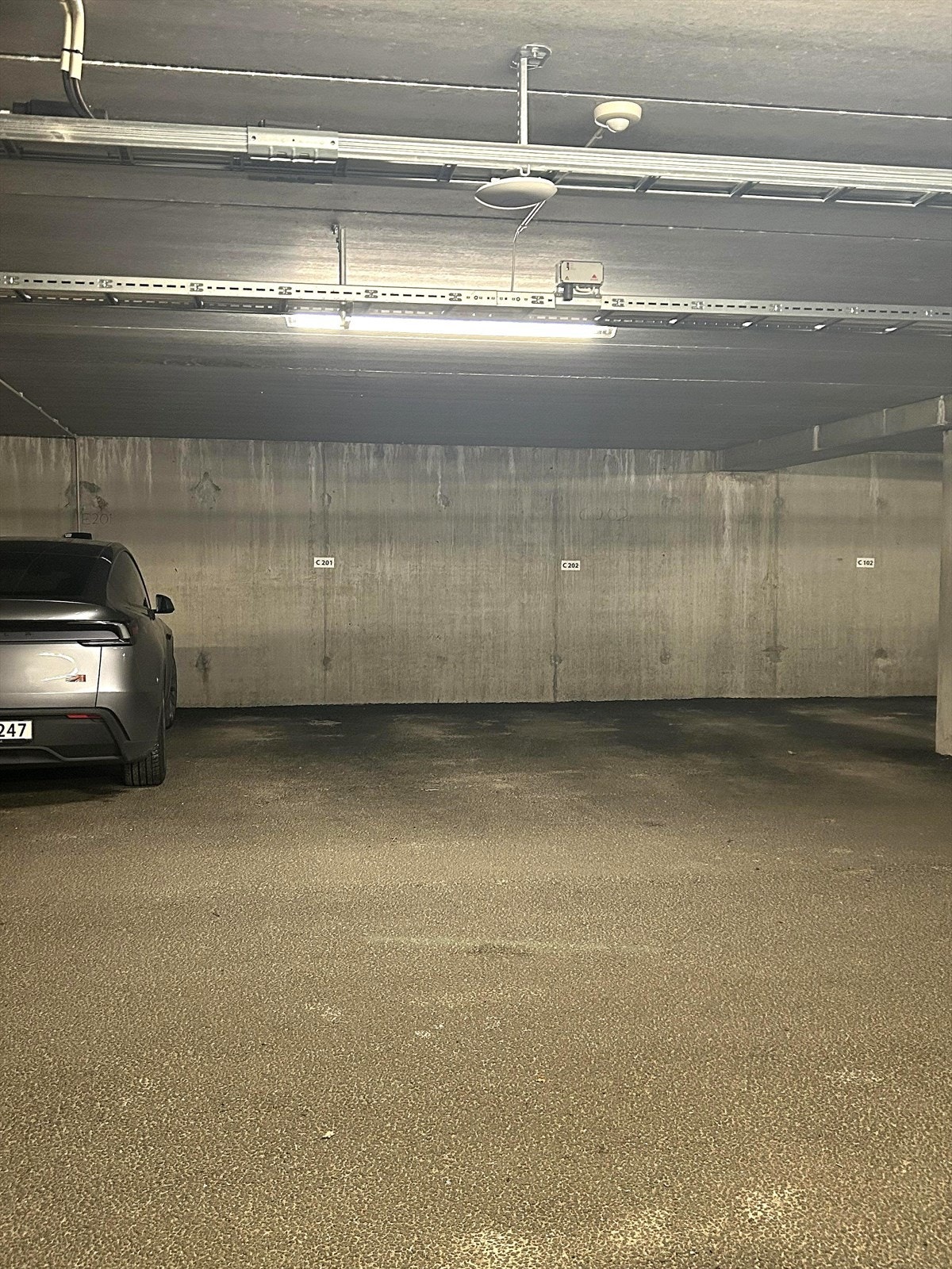 Egen parkeringsplass i kjeller (privat bilde) Galleribilde