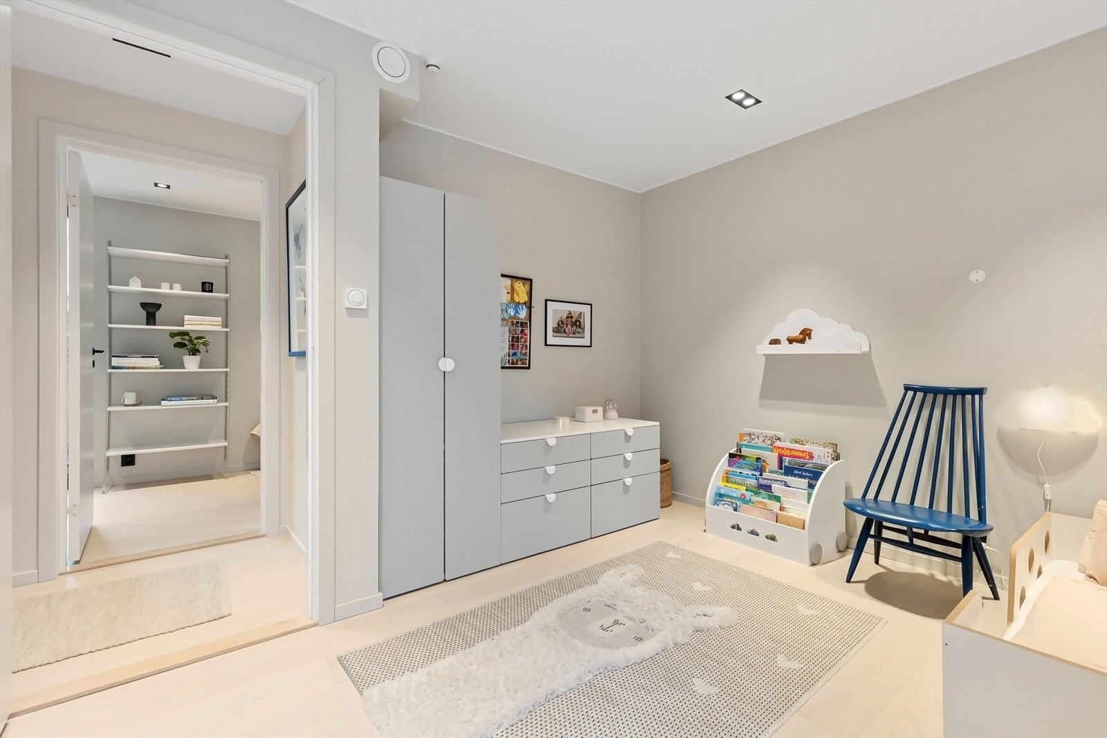 God plass til skap. Galleribilde