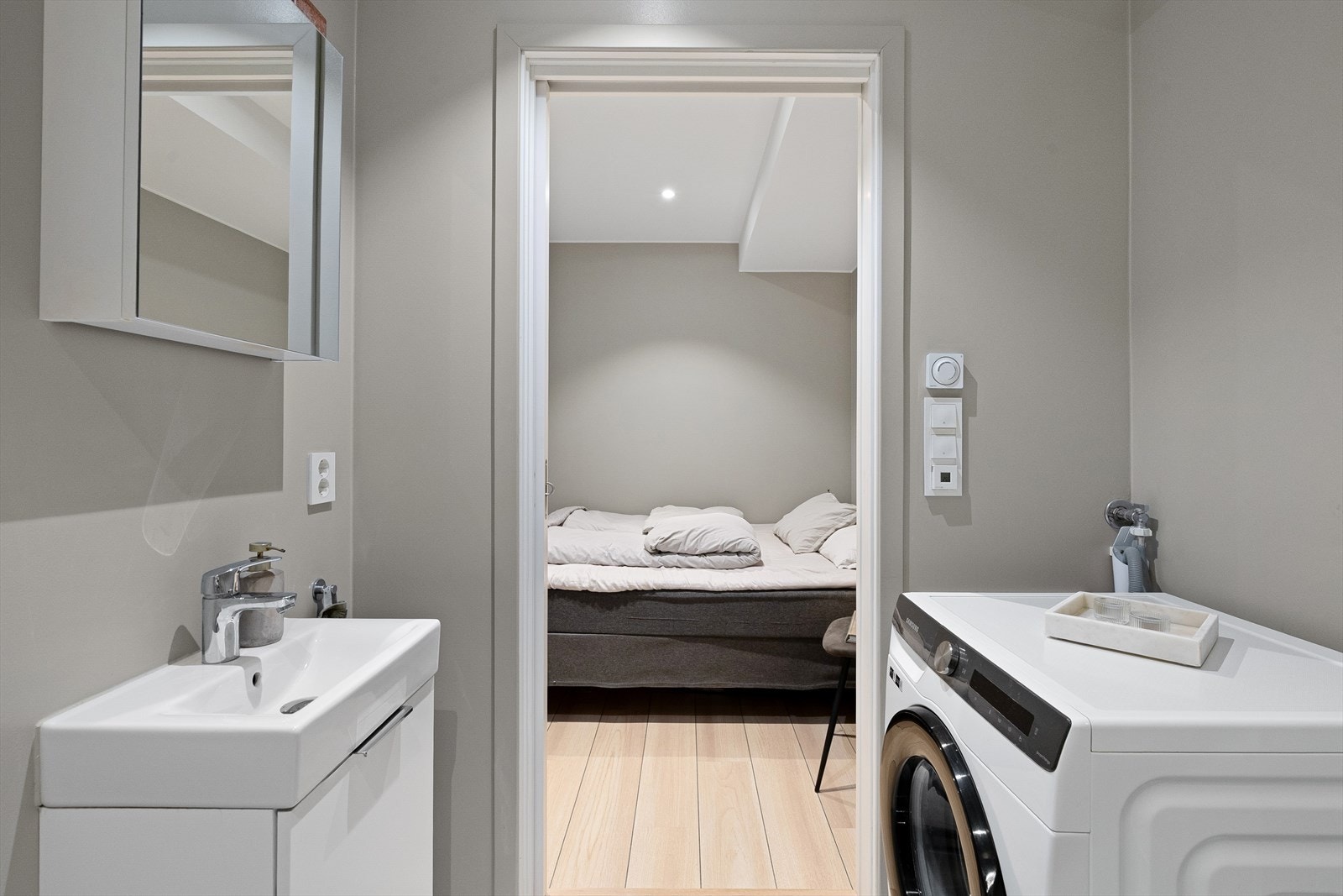 Inngang fra soverom. Galleribilde