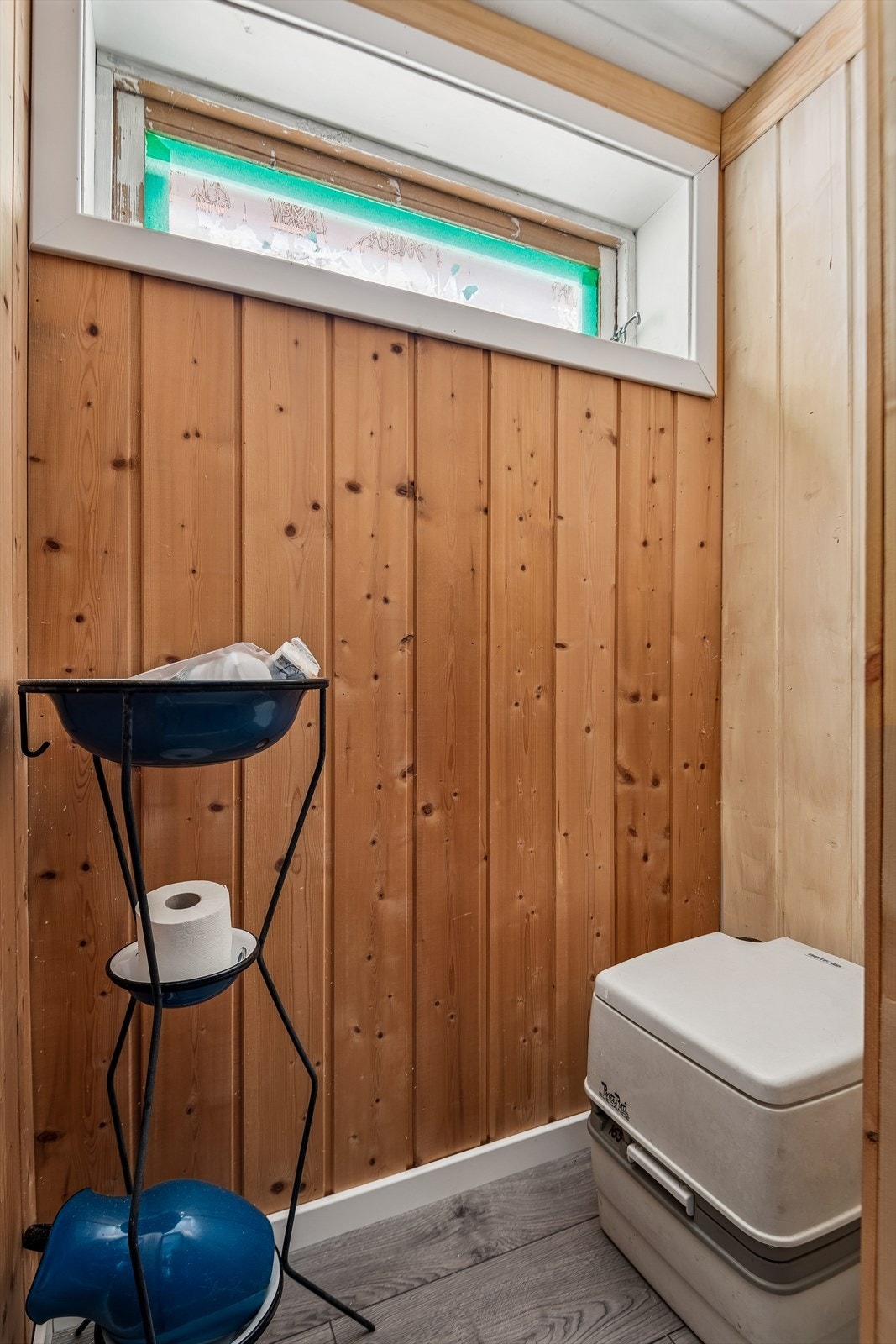 Annekset har et eget hygienerom med portabelt toalett. Galleribilde