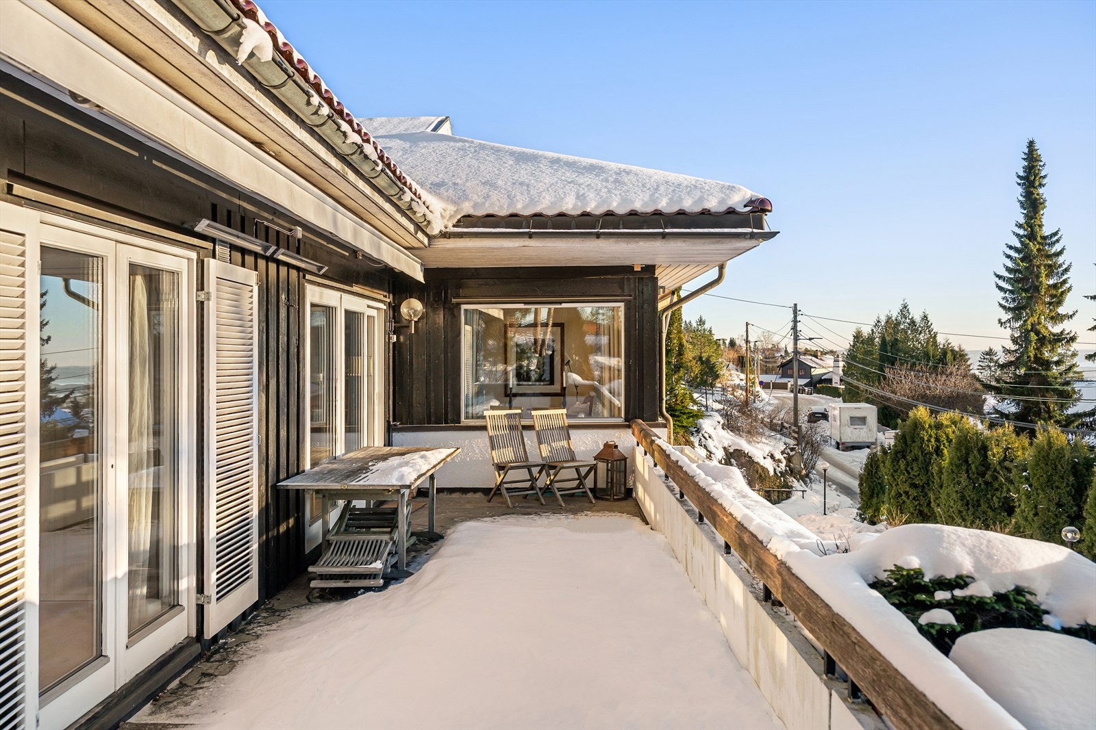 Meget romslig sørvestvendt terrasse Galleribilde