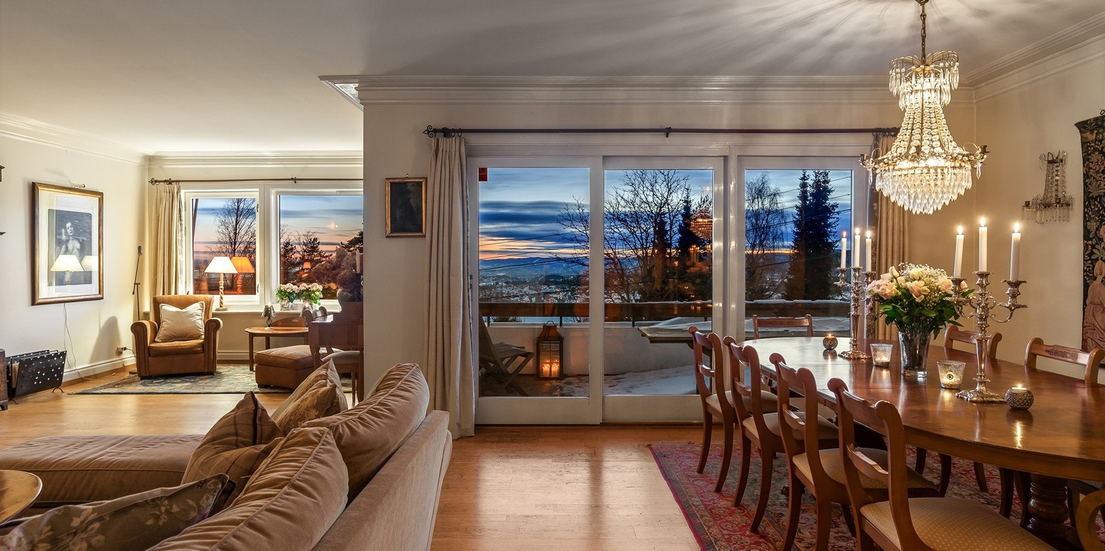 Nydelig kveldslys i huset Galleribilde