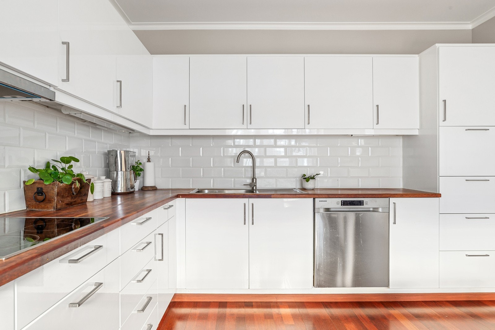 God skap- og benkeplass Galleribilde