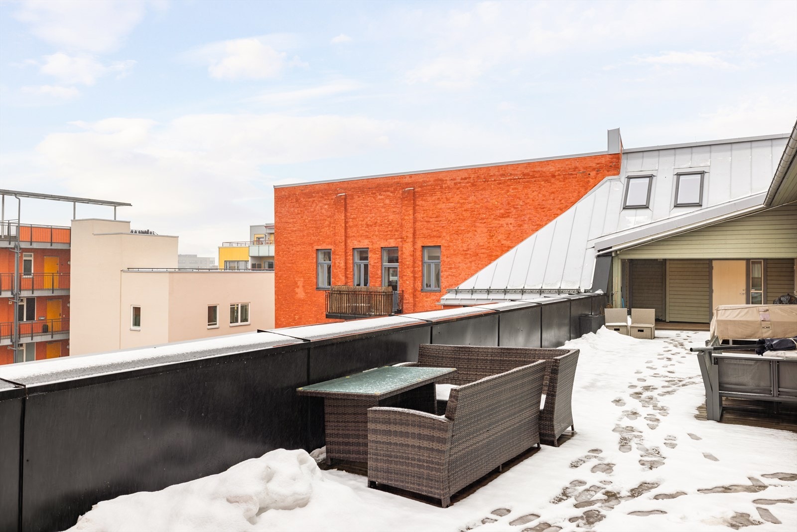 Borettslaget har en stor felles takterrasse Galleribilde