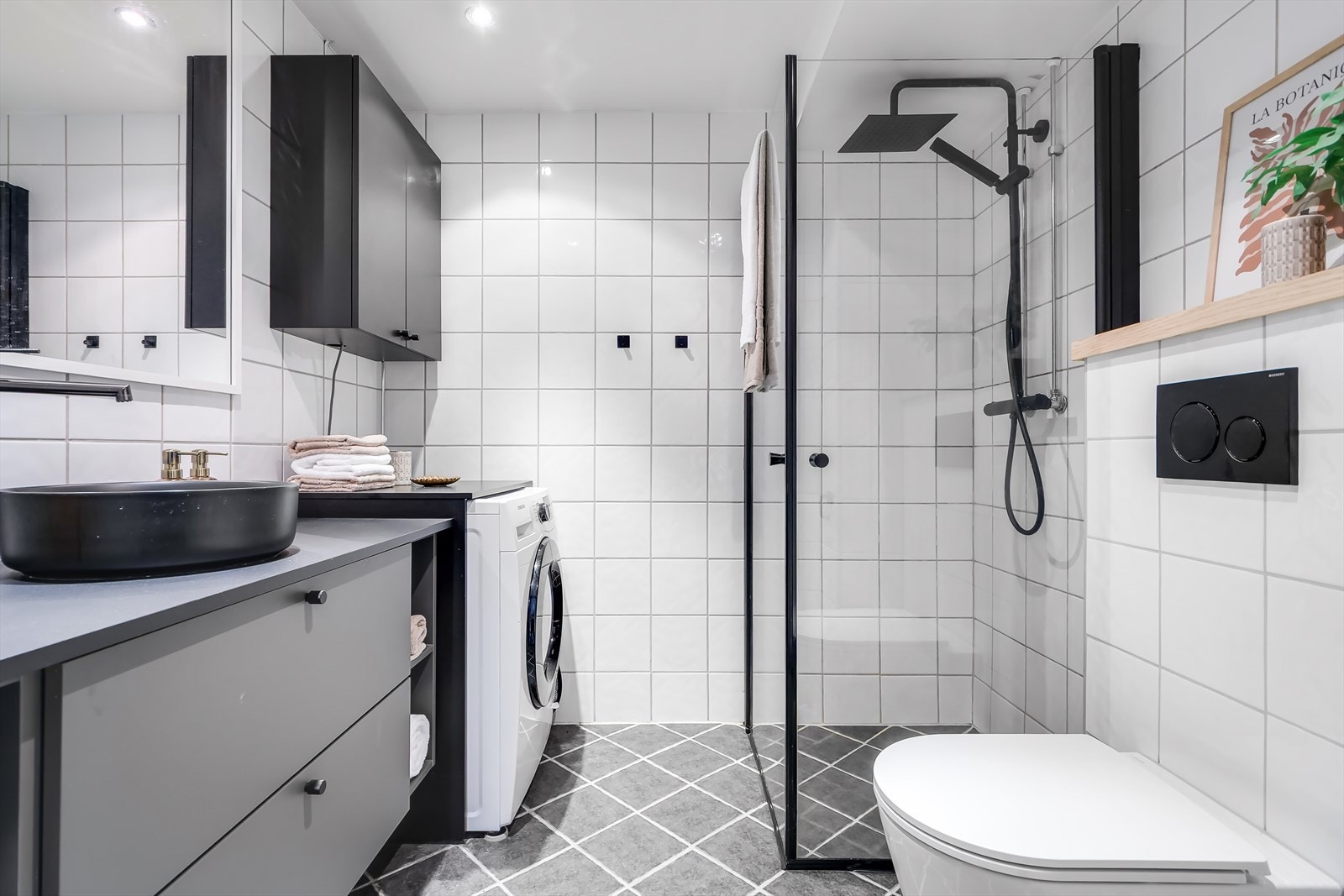 Pent flislagt bad med elektrisk gulvvarme. Galleribilde