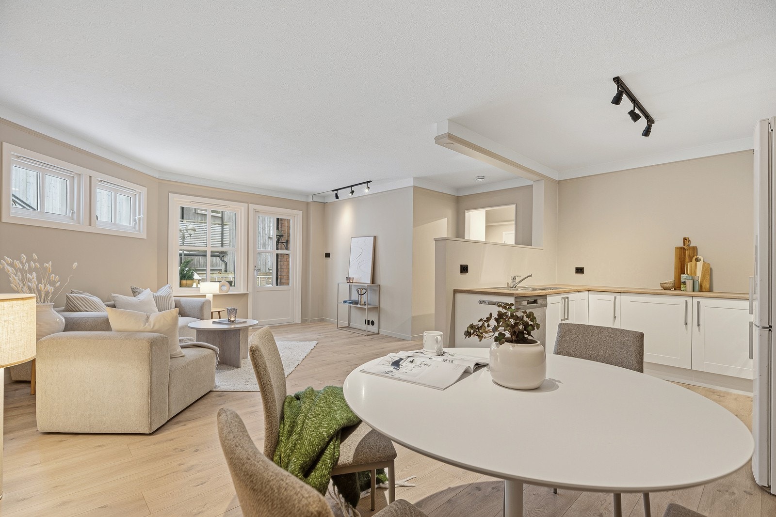 Meget flott 2-roms andelsleilighet - Parkeringsplass - Nyoppusset med lekre detaljer - Markterrasse - Ingen fellesgjeld! Galleribilde